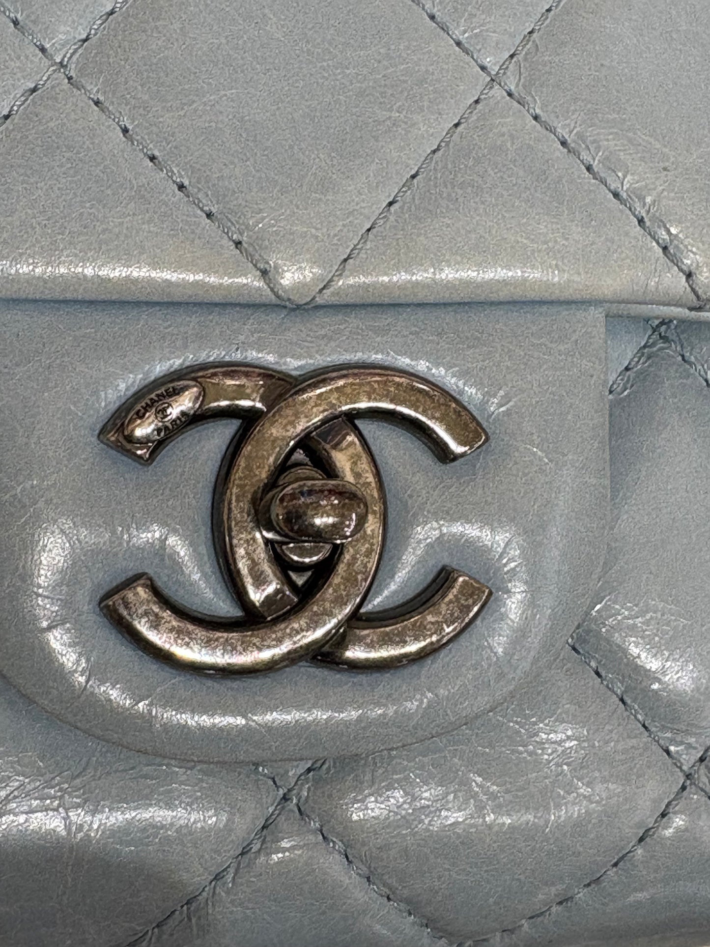 Chanel borsa Timeless Jumbo in pelle  celeste