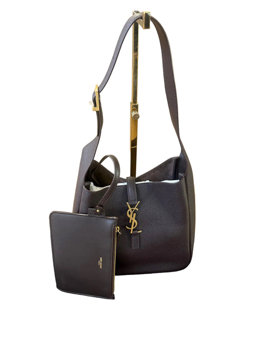 YSL  LE 5 À 7 SMALL MORBIDA IN PELLE MARTELLATA