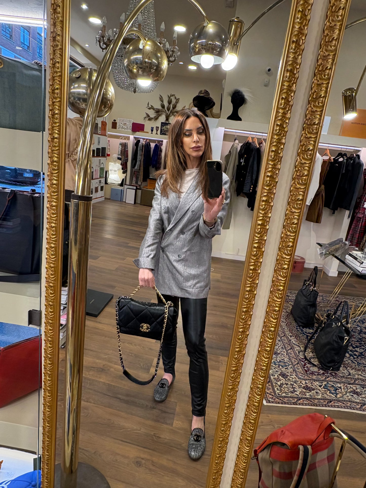 Borsa Chanel 19 Large Pelle d'Agnello Nera con Hardware Silver Gold