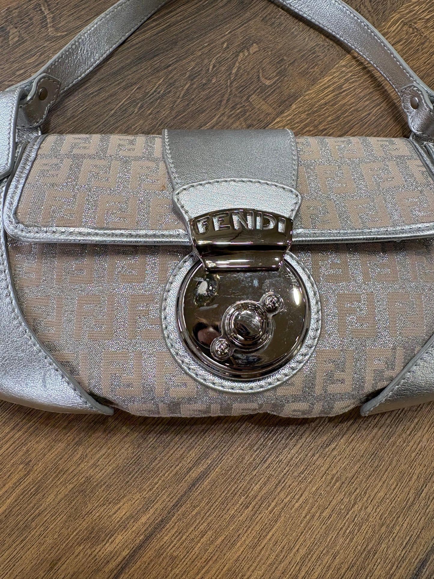 Fendi borsa Tuc ( compilation Baguette ) in tela argento e pelle argento/oro