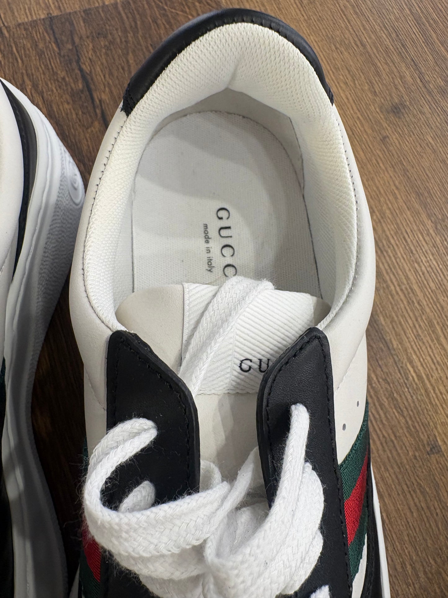 Sneakers Chunky B Gucci in Pelle Bicolore Bianca e Nera con Nastro Web 37. Nuovo