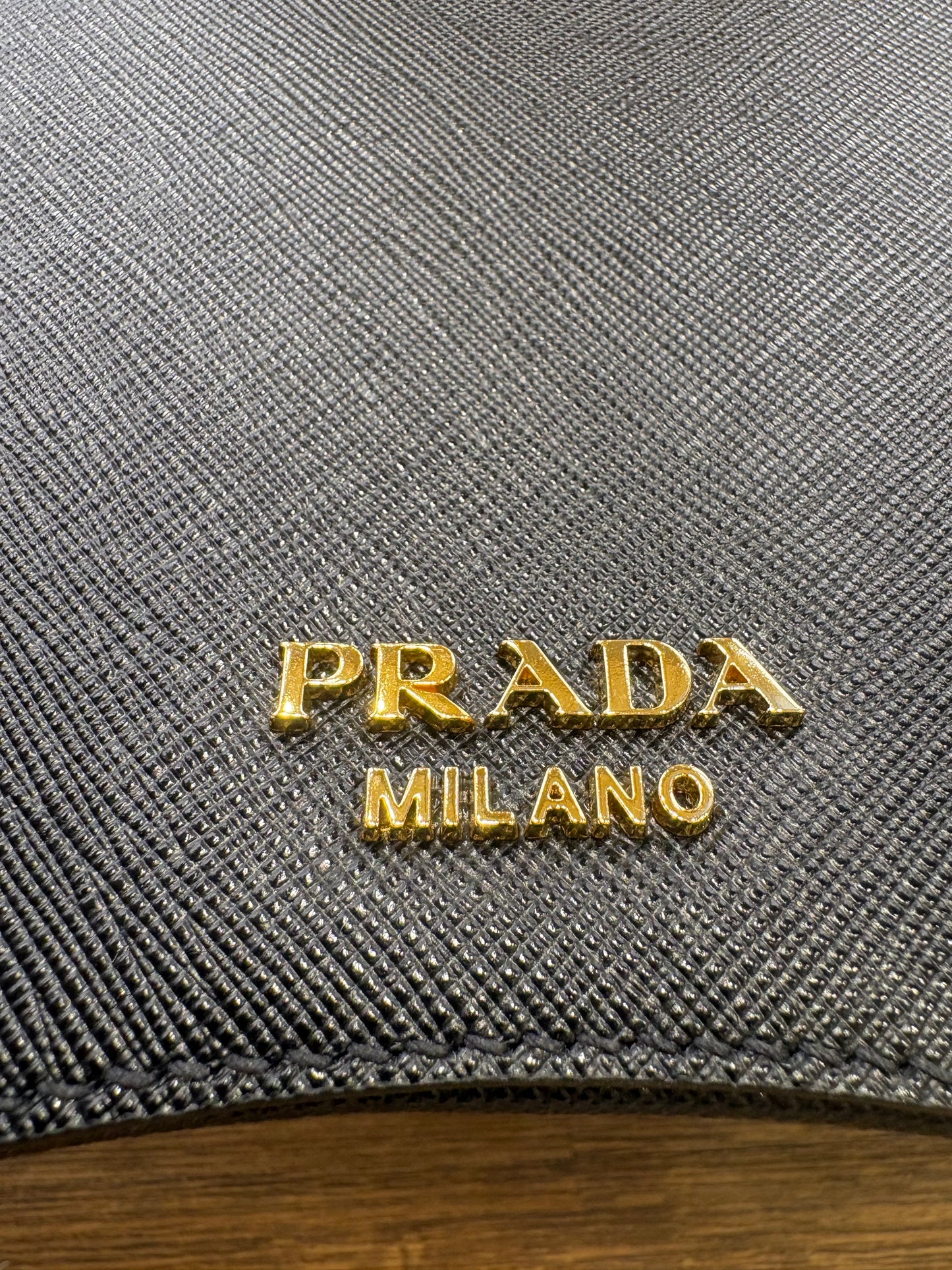 Borsa Prada Sidonie Top Handle in Pelle Saffiano Nera con Finiture Oro