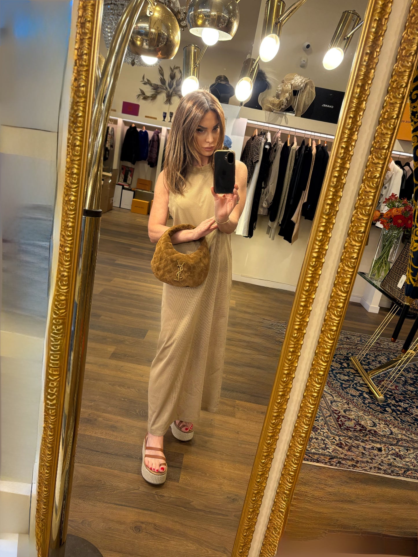 Saint Laurent Icarino piccola borsa a mano in suede caramel cognac. Nuovo