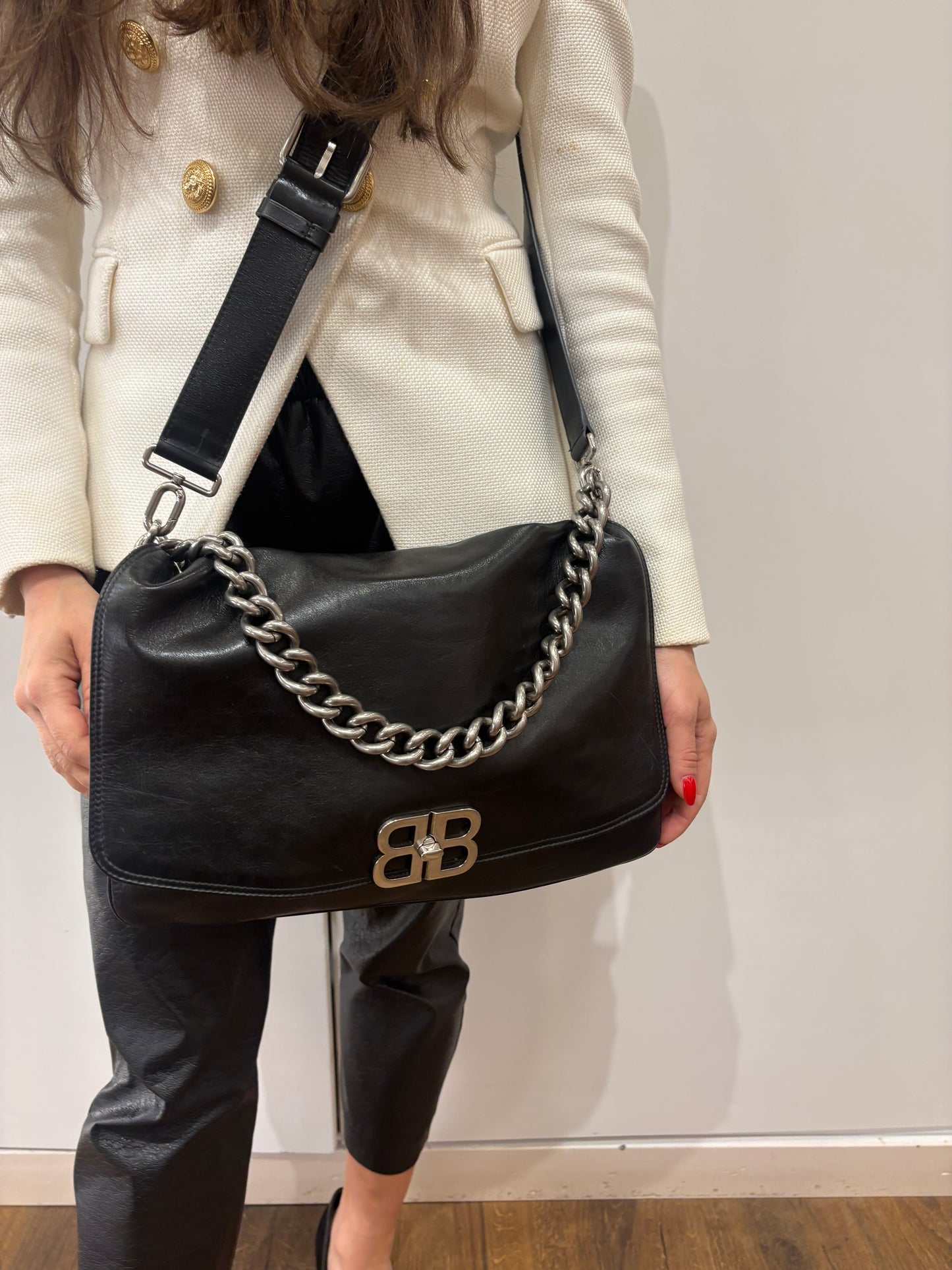 Balenciaga  BB Soft Grande in pelle di vitello nera