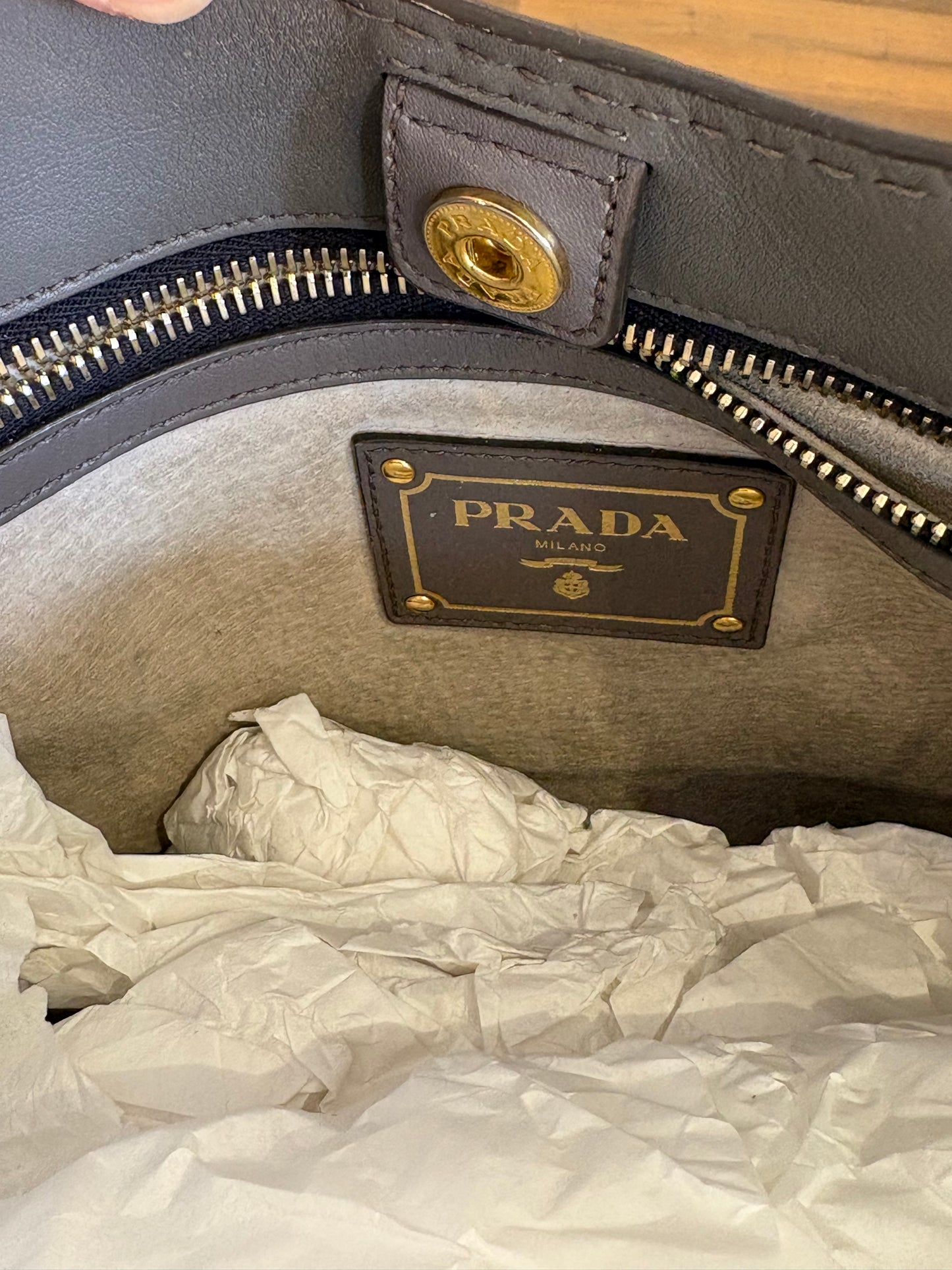 Prada   Borsa a Spalla Manici in Pelle Vitello Phenix Grigio Argilla