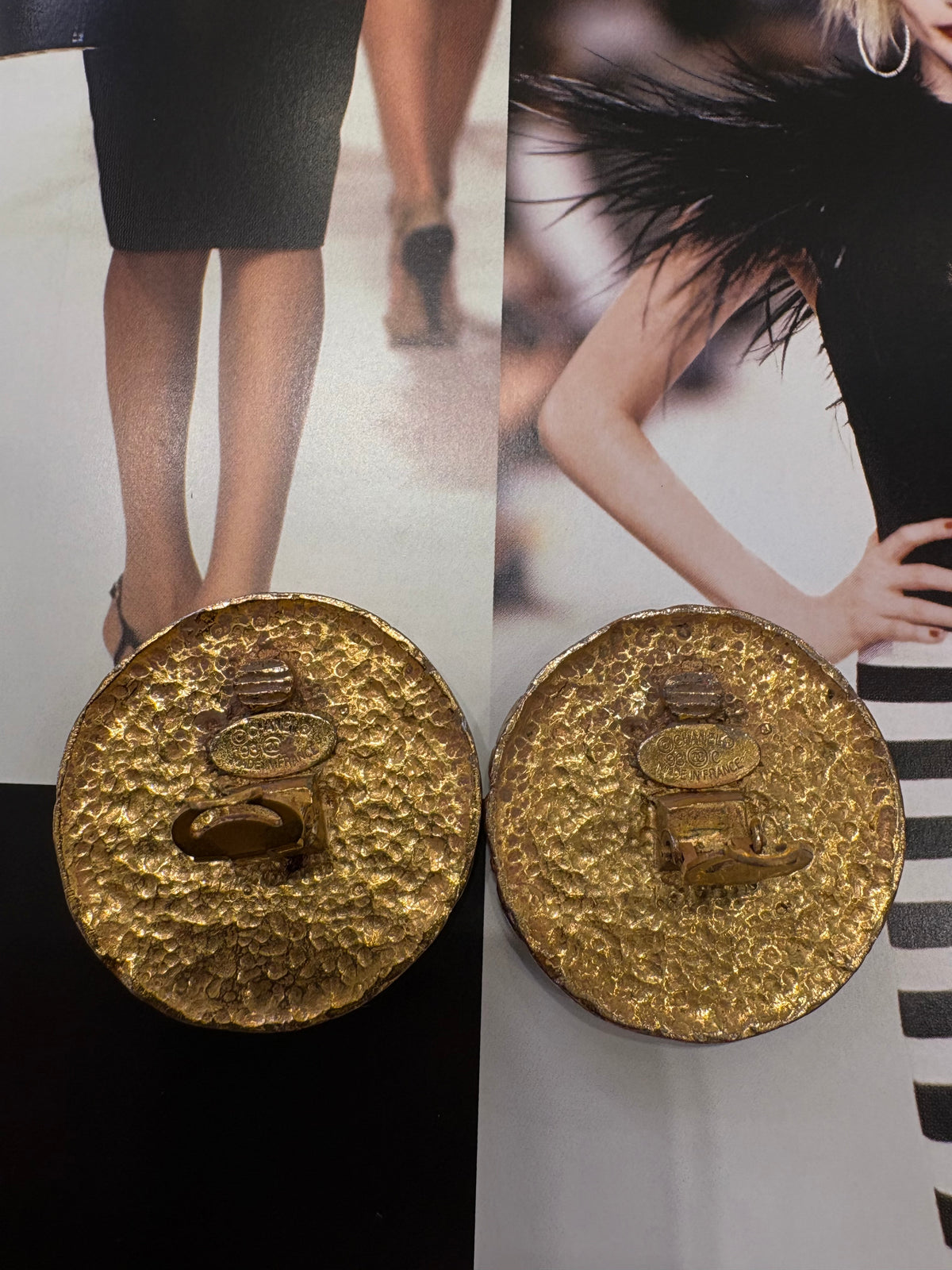 Chanel Orecchini CC a Clips in Metallo Dorato collezione 1993 Karl Lagerfeld