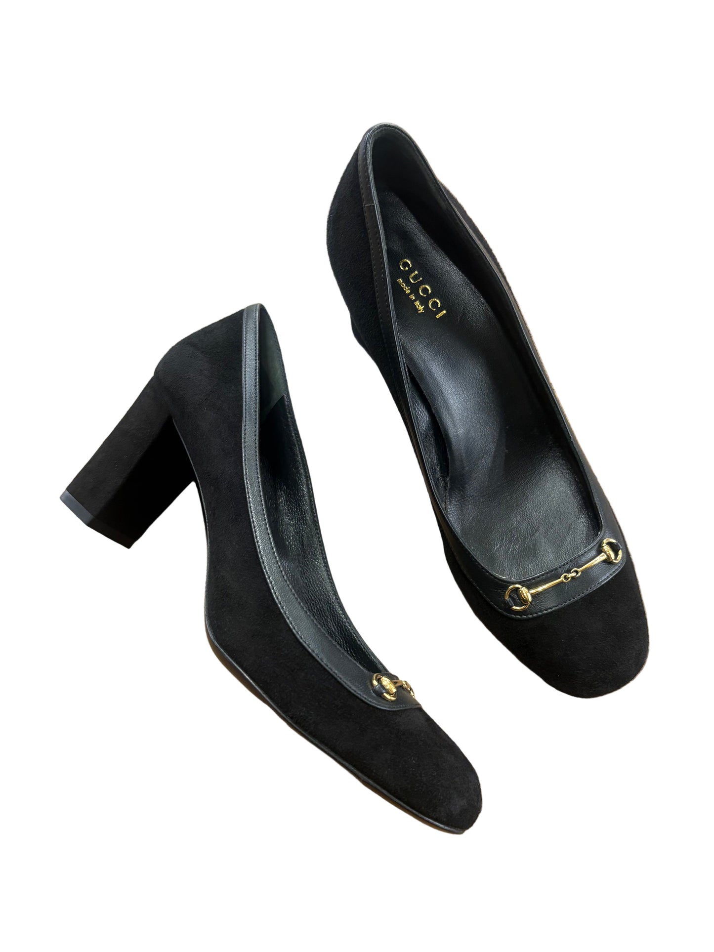 Gucci décolleté in suede nero con morsetto dorato