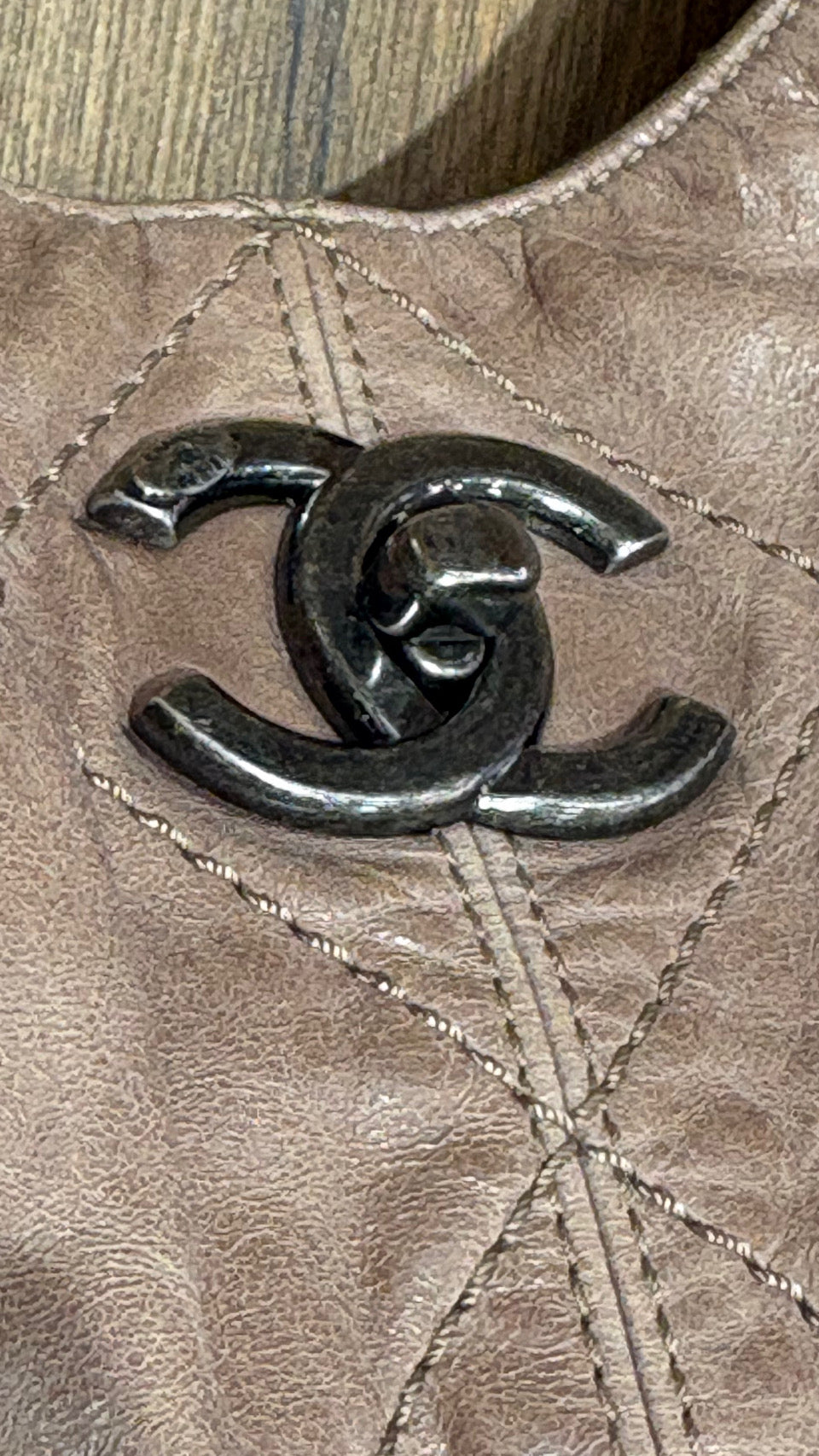 Chanel  Coco Supple Hobo in pelle di vitello invecchiata trapuntata