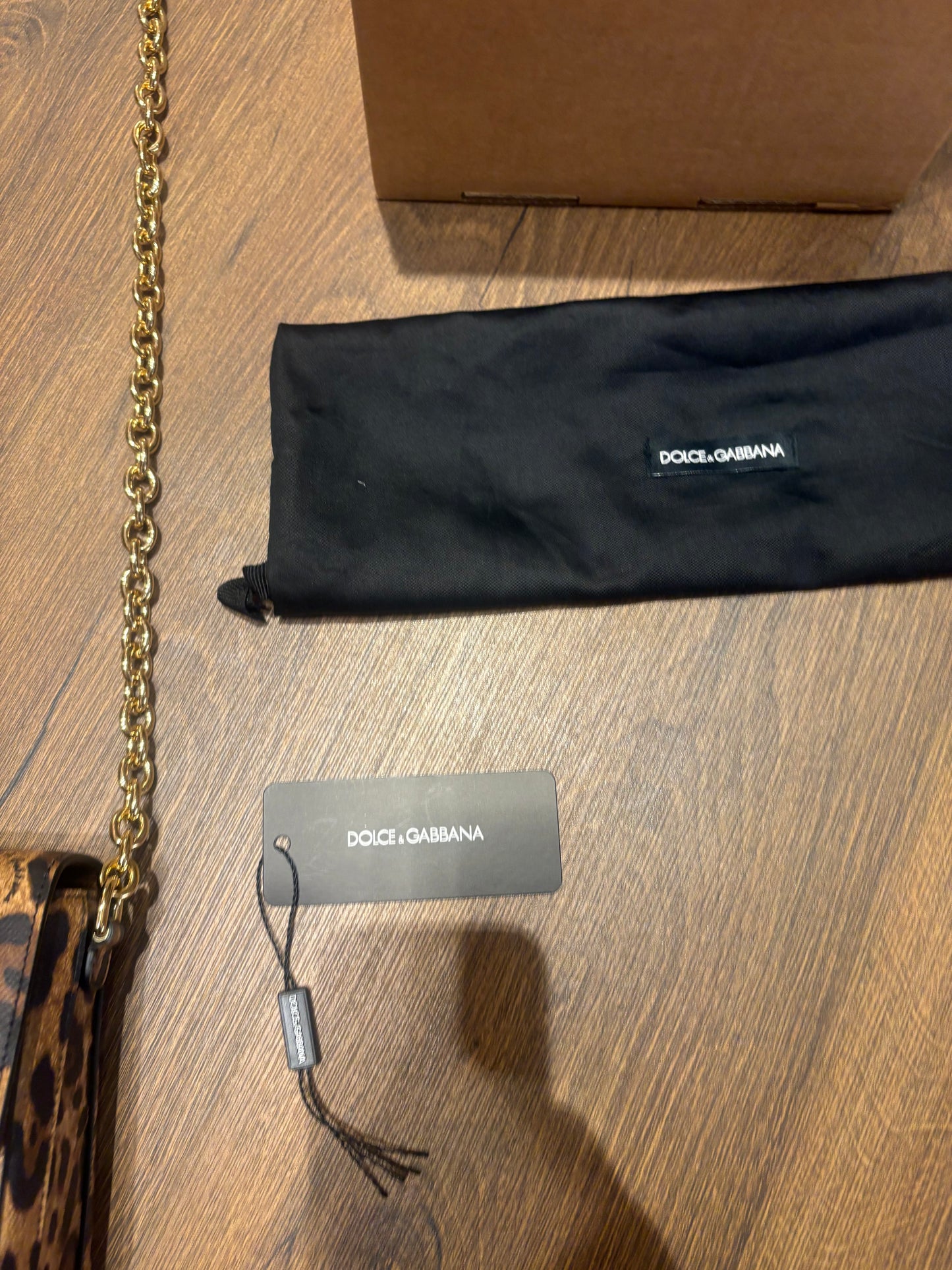 Dolce Gabbana borsa leo con catena dorata. Nuova