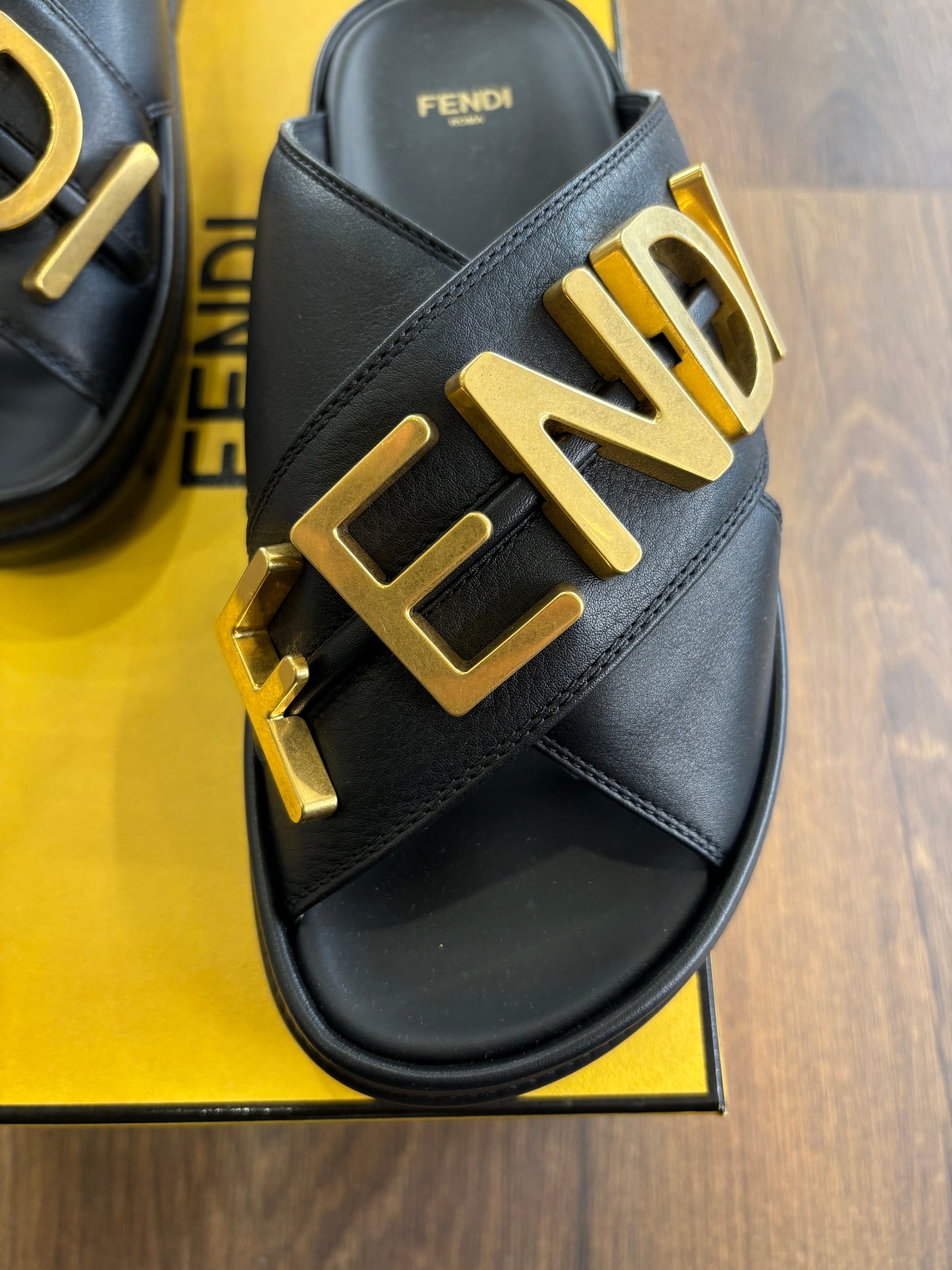 Fendi sandali in pelle 37