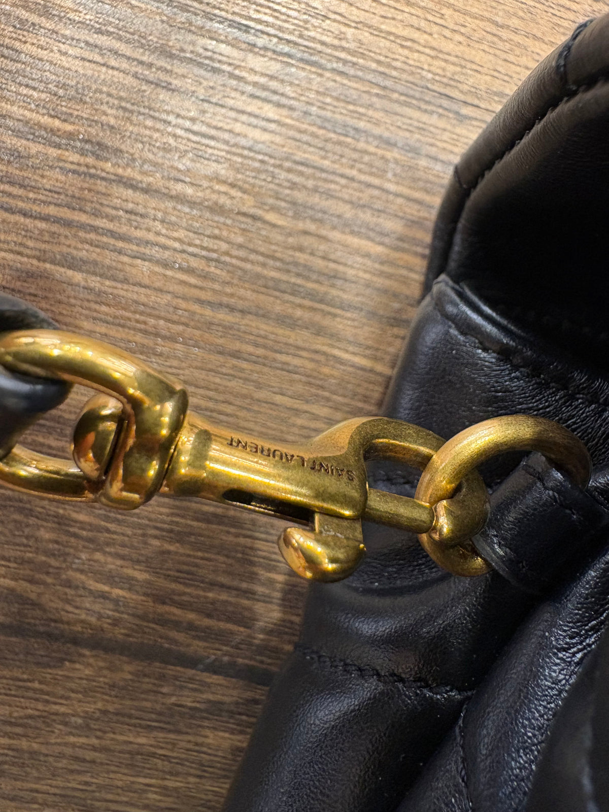 Saint Laurent Loulou Toy/Mini d'Archivio in Pelle Matelassé Nera con Hardware Dorato