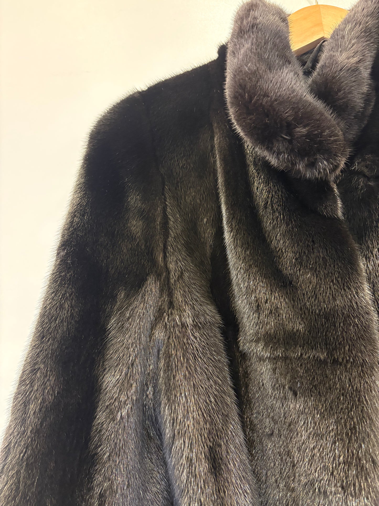 Visone nero con spacchi e cintura in vita 42