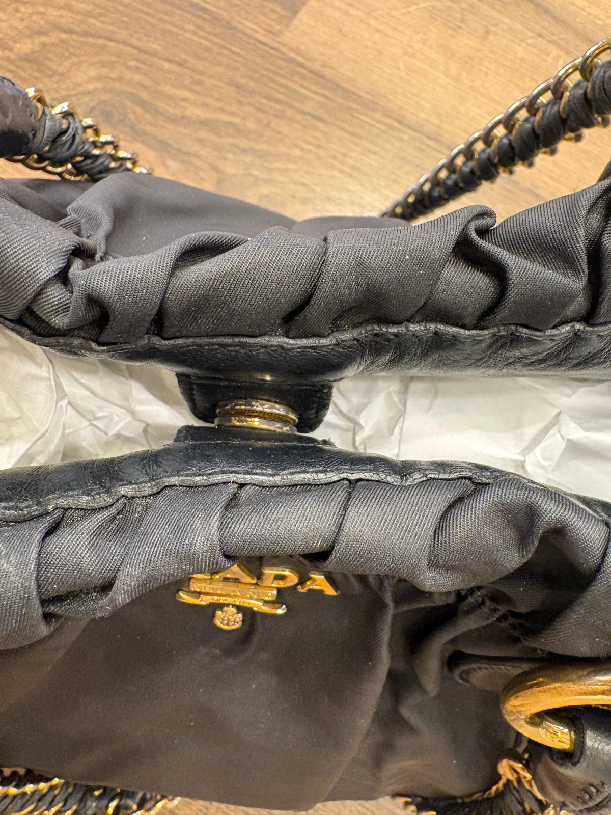 Prada shopping bag in pelle goffrata e tela nylon . Vintage