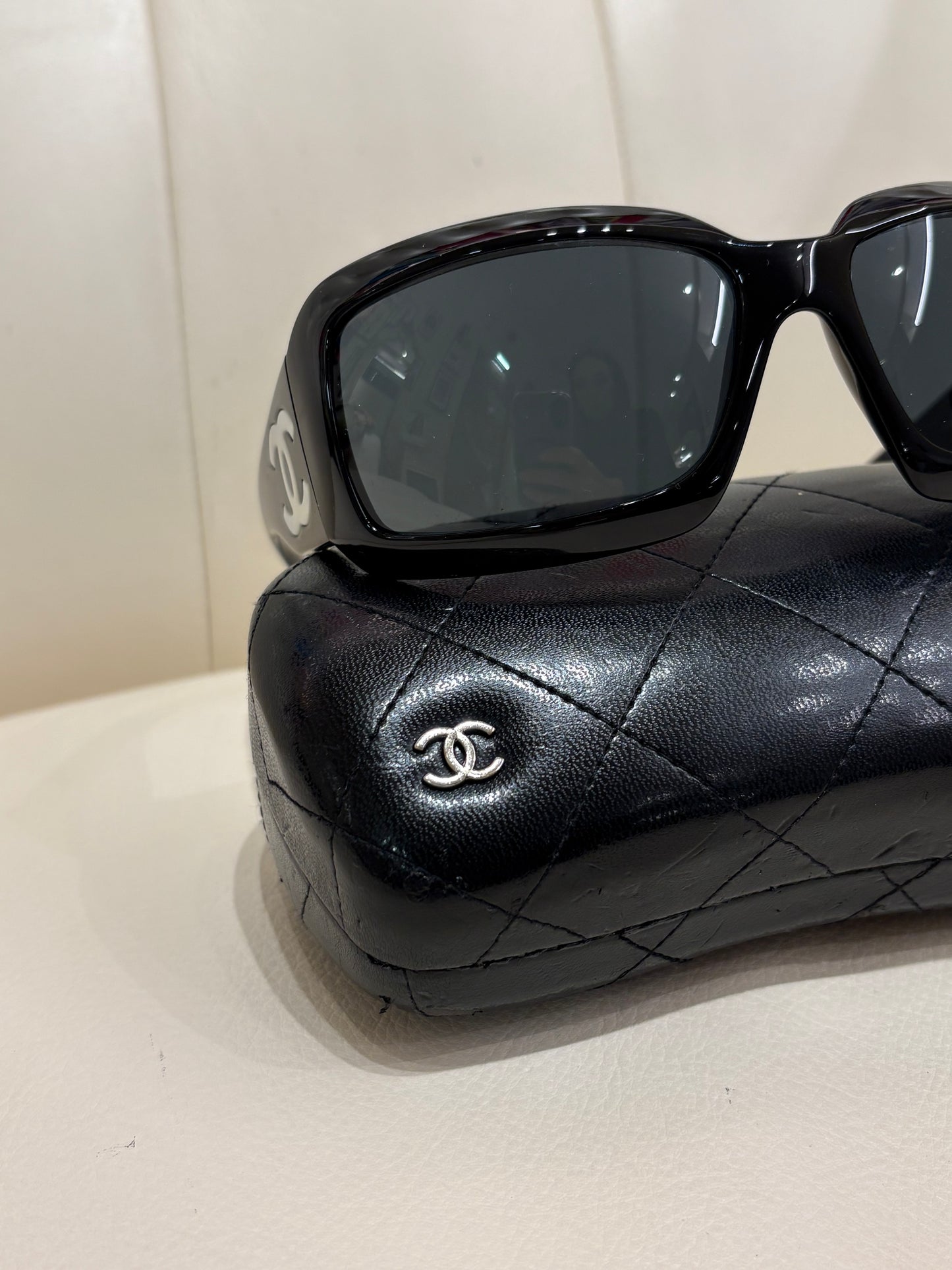 Chanel occhiali da sole acetato nero macro logo