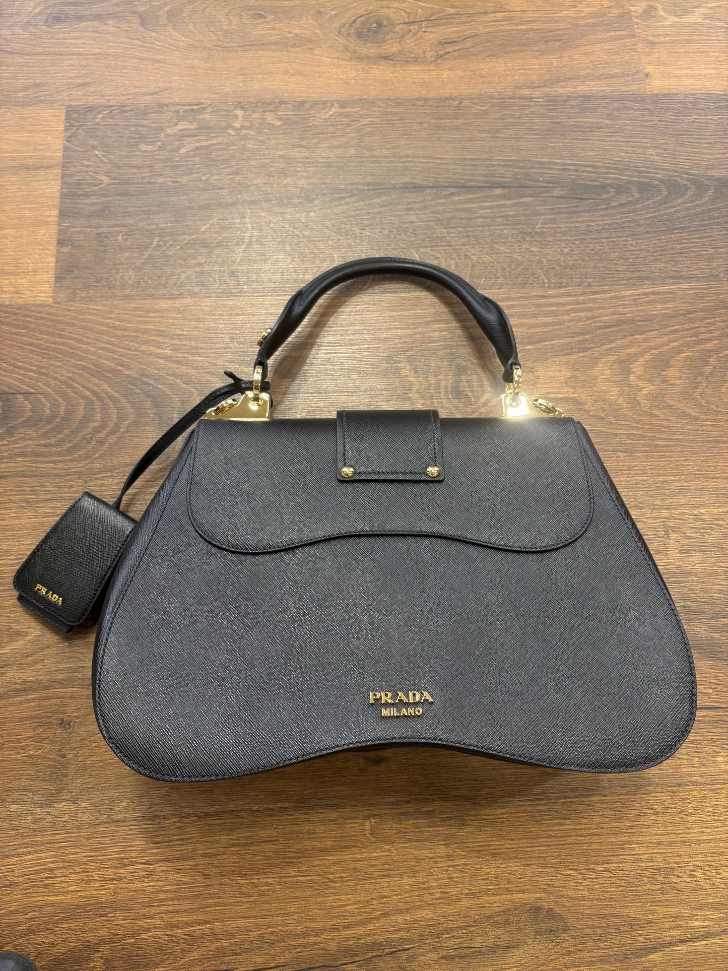 Borsa Prada Sidonie Top Handle in Pelle Saffiano Nera con Finiture Oro