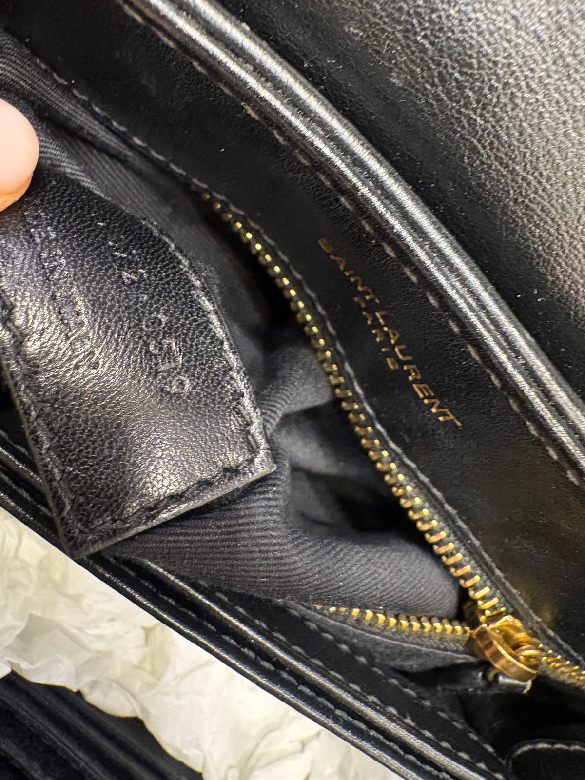 Saint Laurent Loulou Toy/Mini d'Archivio in Pelle Matelassé Nera con Hardware Dorato