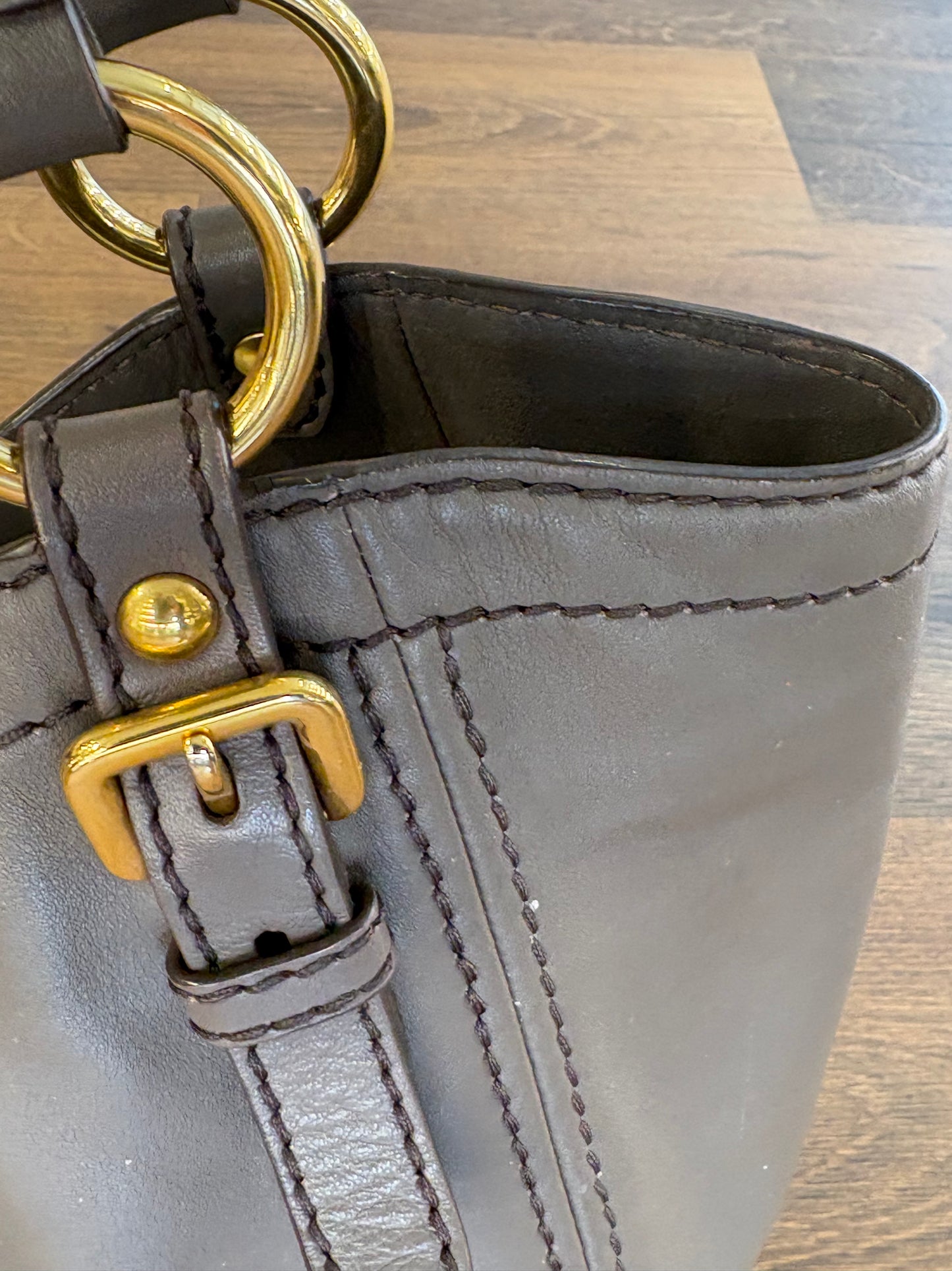 Prada   Borsa a Spalla Manici in Pelle Vitello Phenix Grigio Argilla