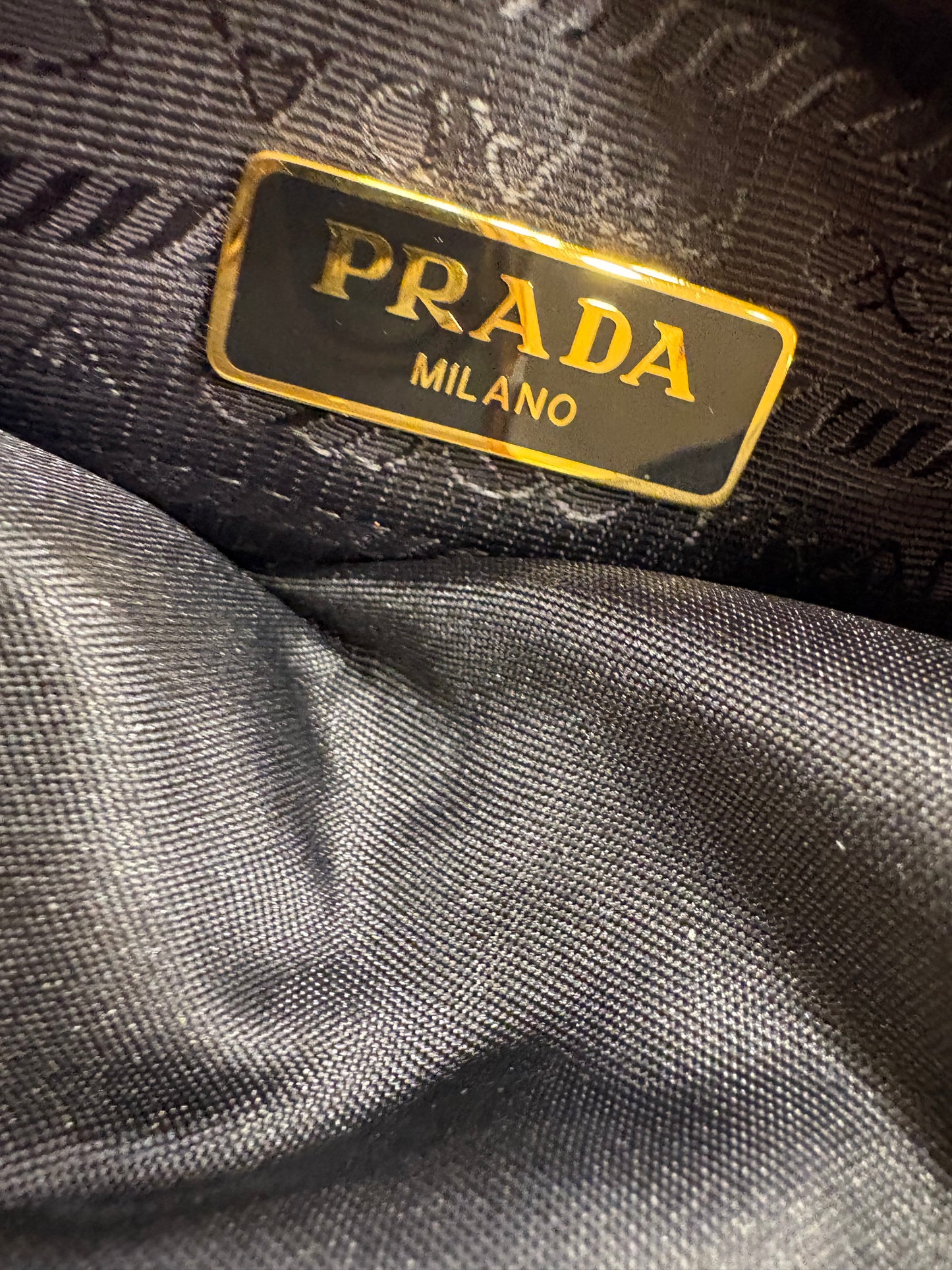 Borsa Prada Re-Edition 2005 in Pelle Saffiano Bianco e Dettagli Cocco Nero. Nuovo