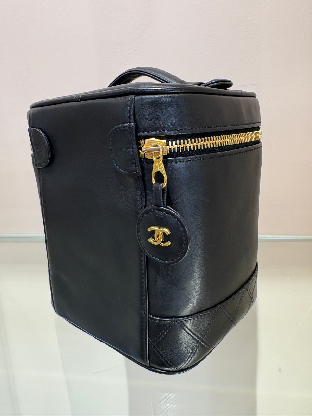 Chanel Vanity Case borsa a mano  in pelle di agnello nero. Vintage