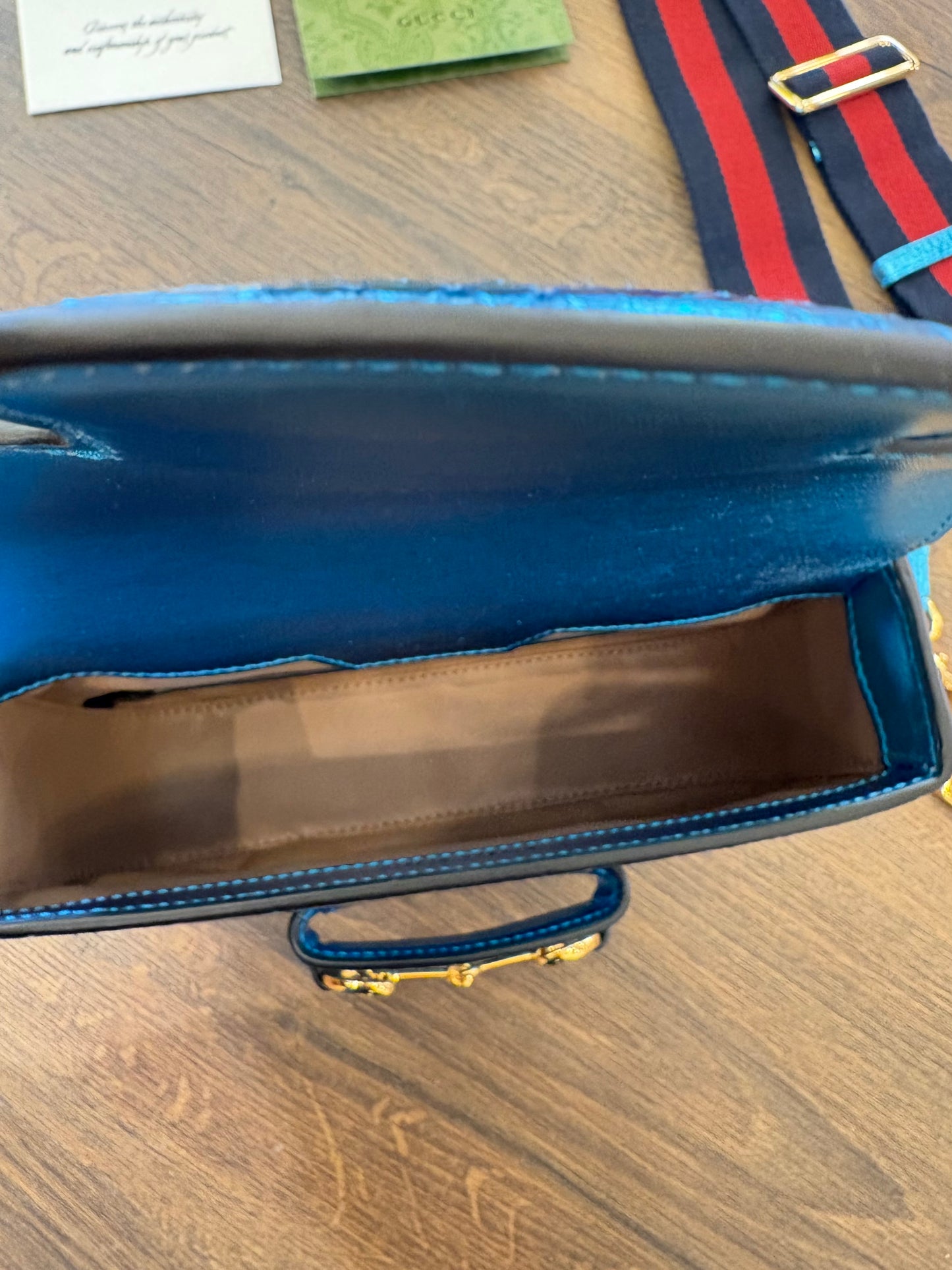 Borsa a Tracolla Gucci Horsebit 1955 Mini in Pitone Azzurro Metallizzato. Nuovo