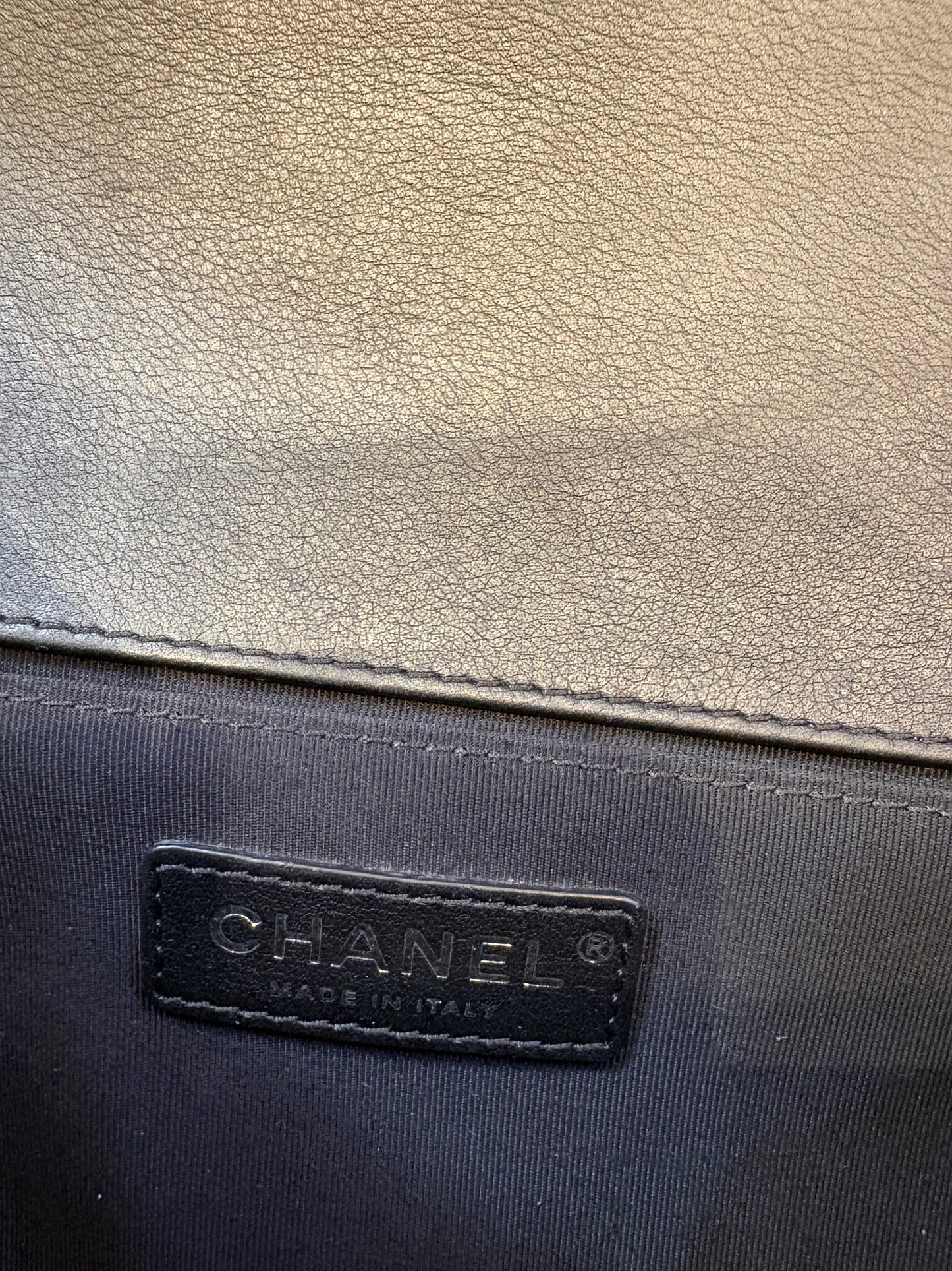 Chanel boy in pelle matelasse ‘ nera e rutenio