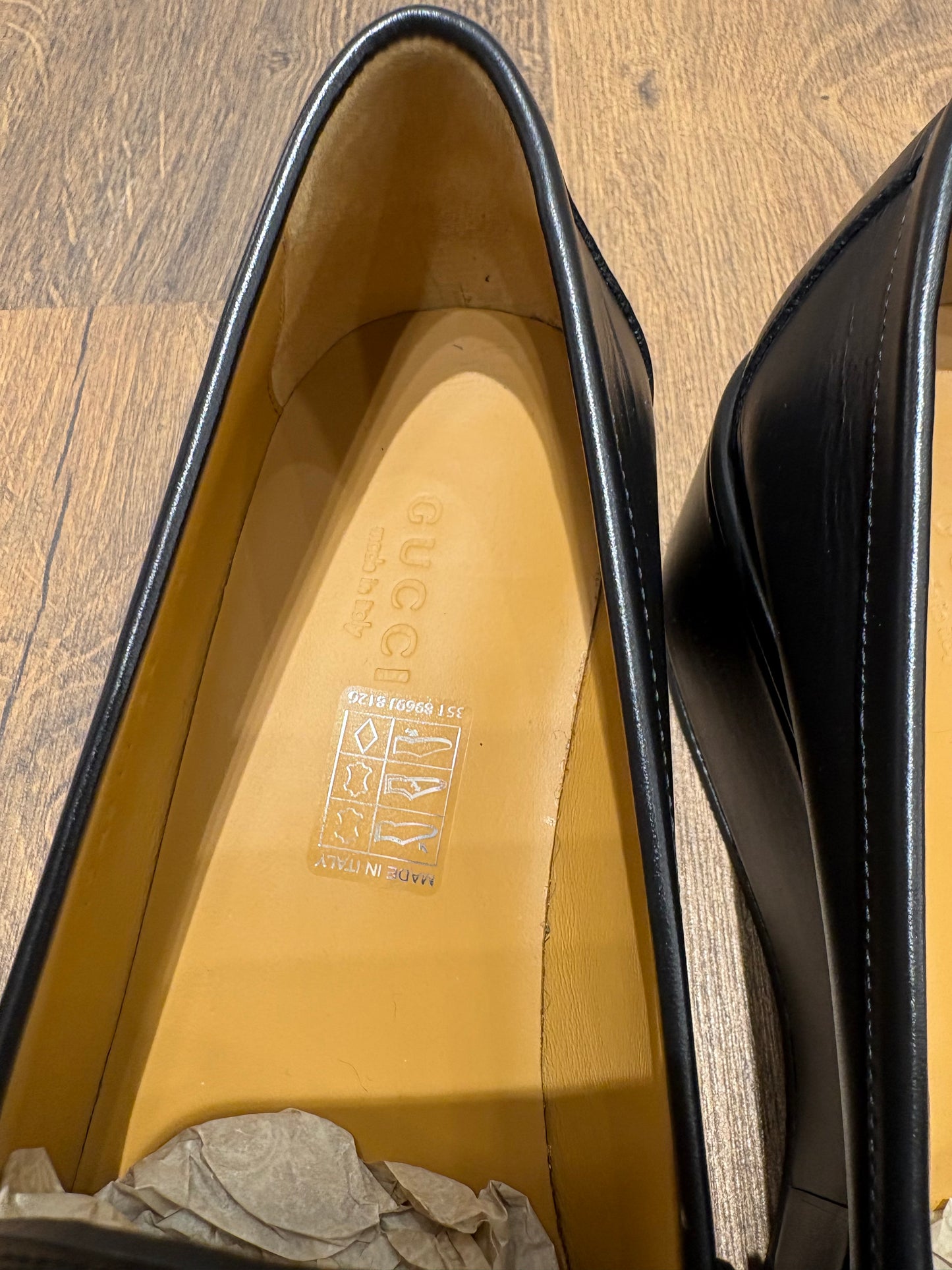 Gucci mocassini in pelle con morsetto . Nuovi