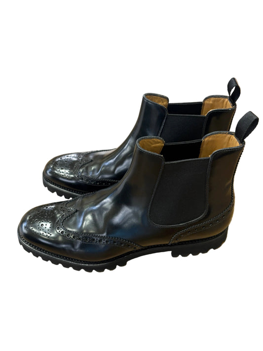 Church’s Ketsby  in pelle nera lucida con decorazioni brogue e punta a coda di rondine. 41