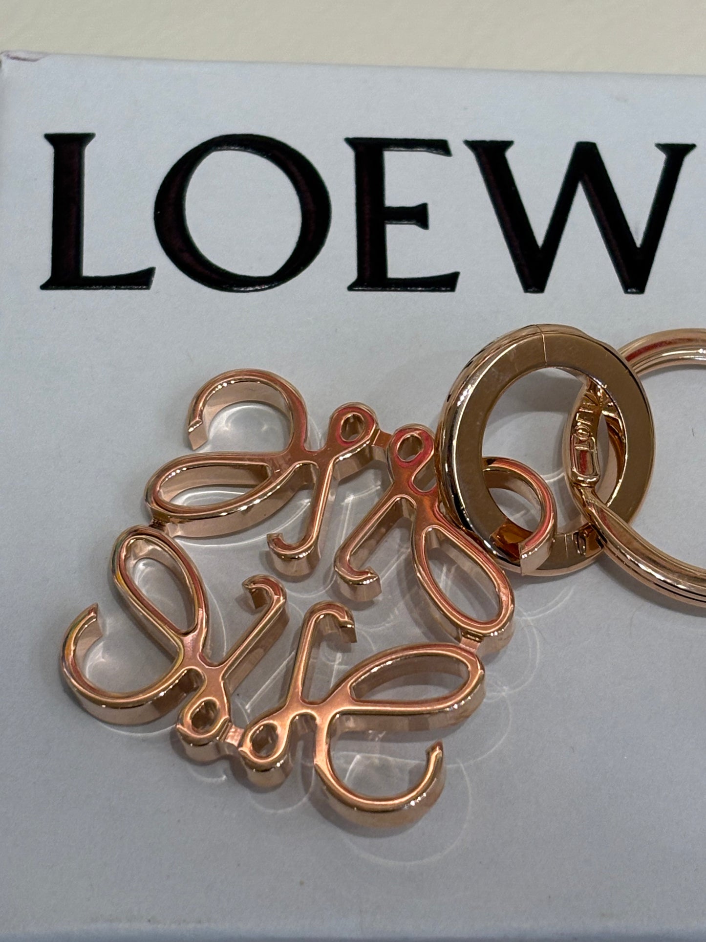 Loewe portachiavi anagram metallo rosato