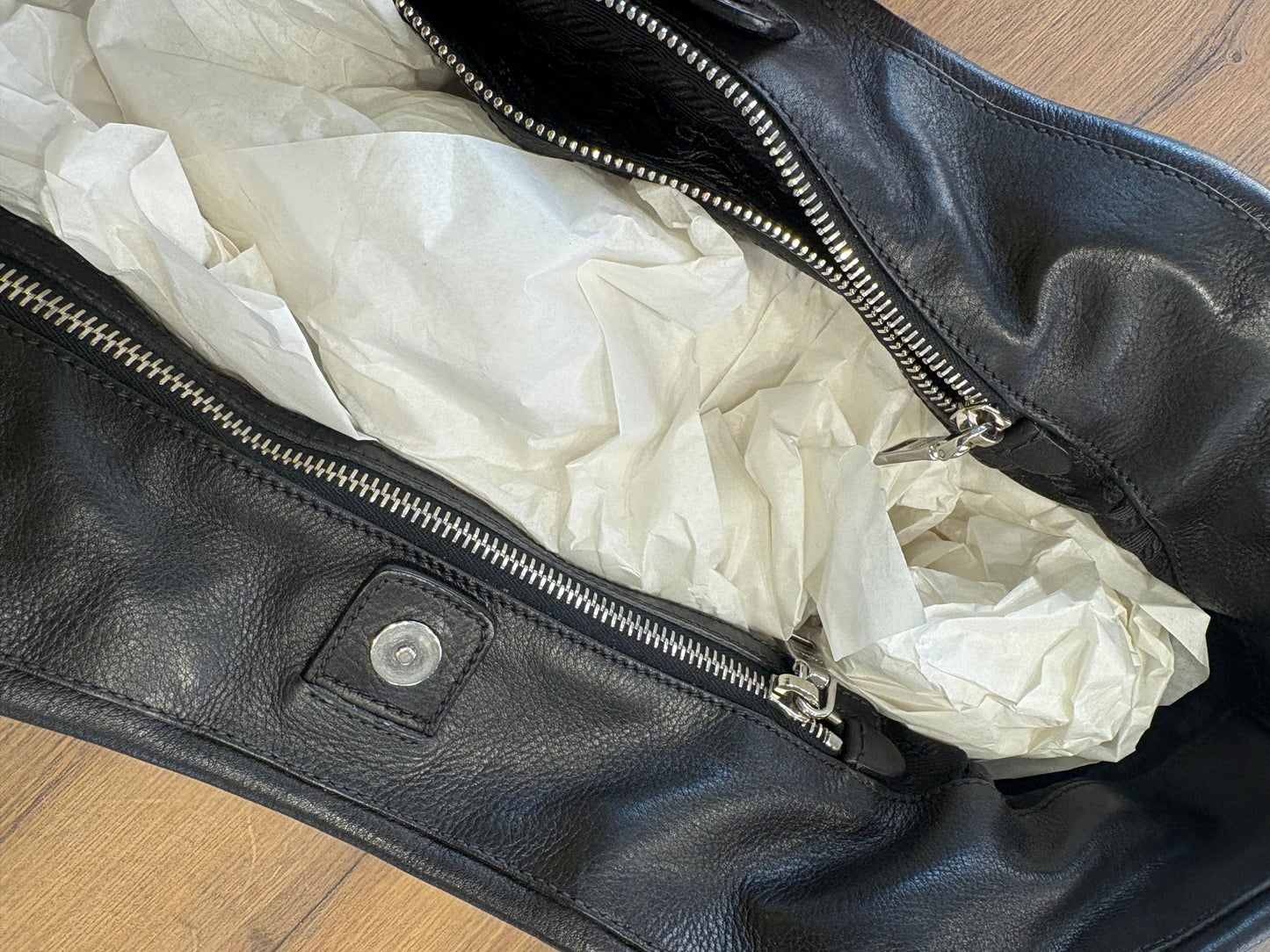 Borsa Tote Vintage Prada Waves in Nylon Tessuto e Pelle Nappa con Manici a Catena