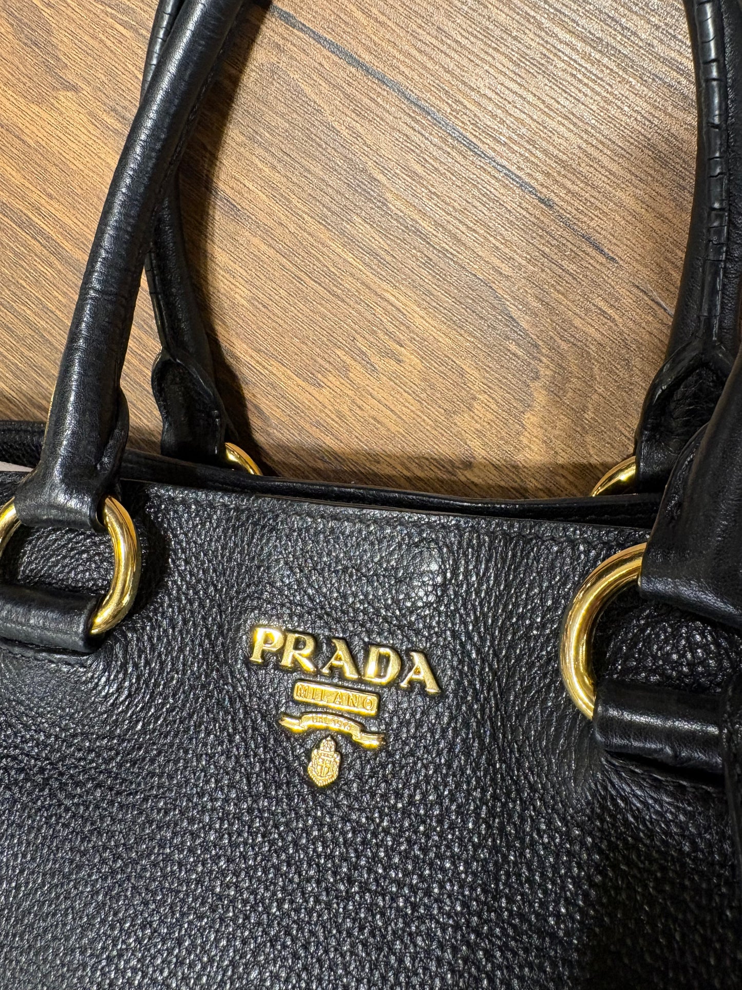 Prada borsa tote in pelle nera martellata