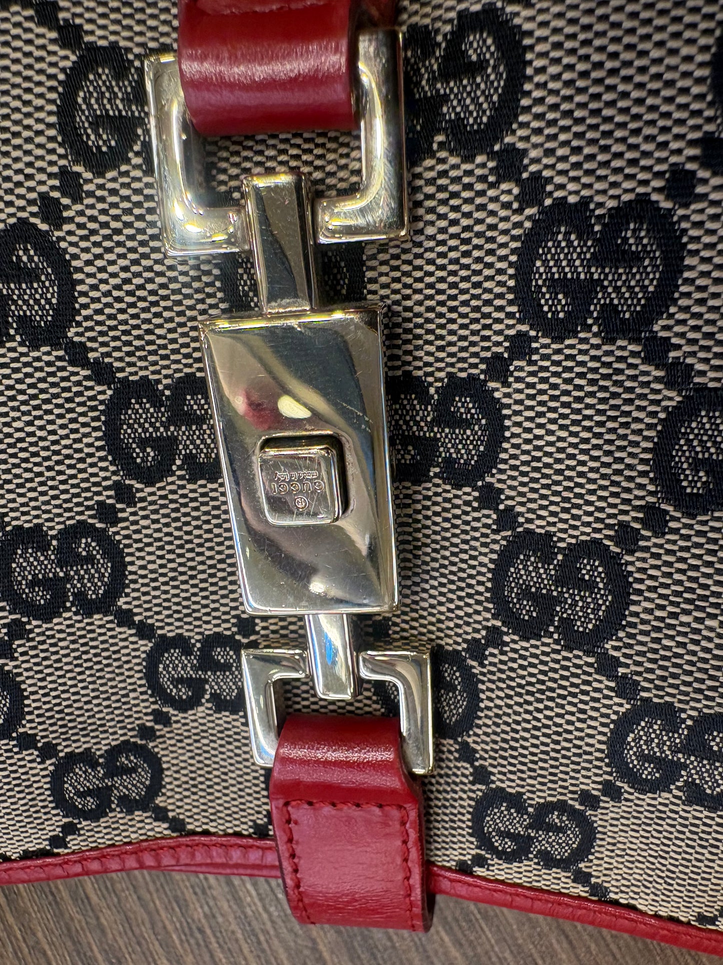 Borsa a Spalla Gucci Vintage Jackie Media in Tela Monogram GG e Pelle Rossa