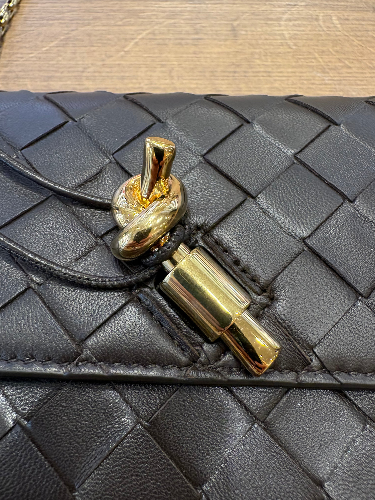 Bottega Veneta pochette Andiamo con catena. Nuovo