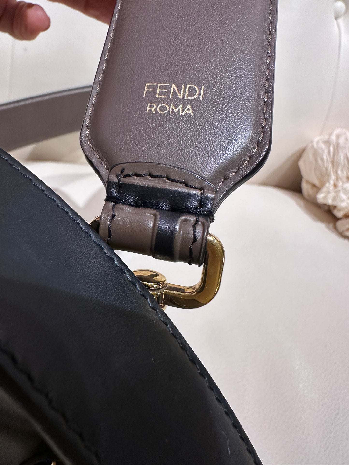 Fendi secchiello Mon Tresor e tracolla monogram in pelle