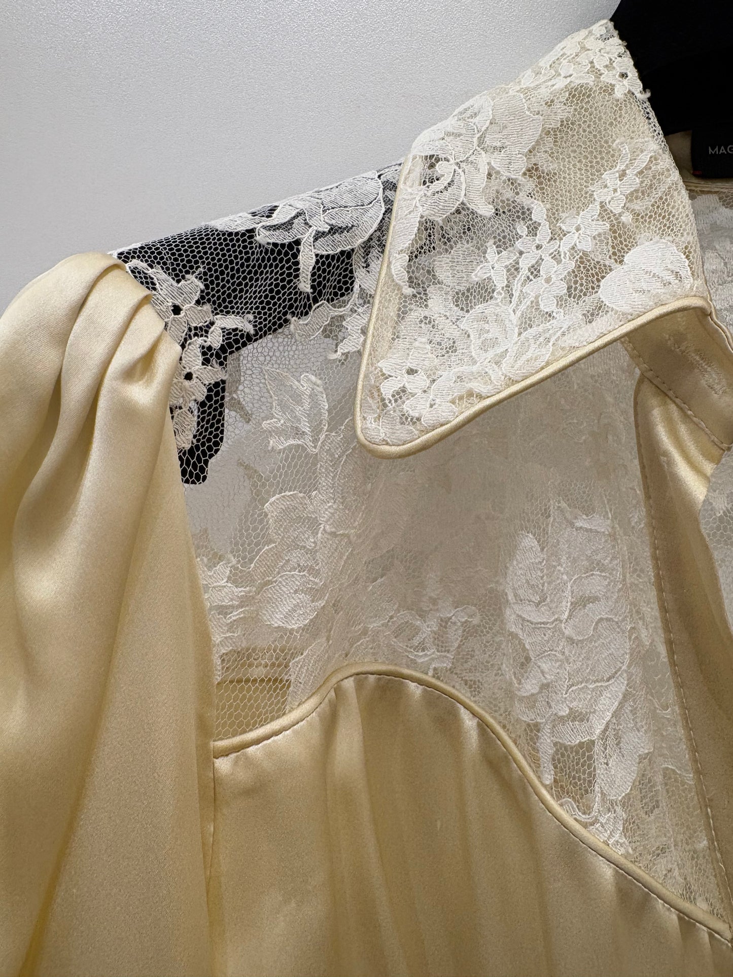 Magda Butrym abito seta champagne pizzo con fiocco