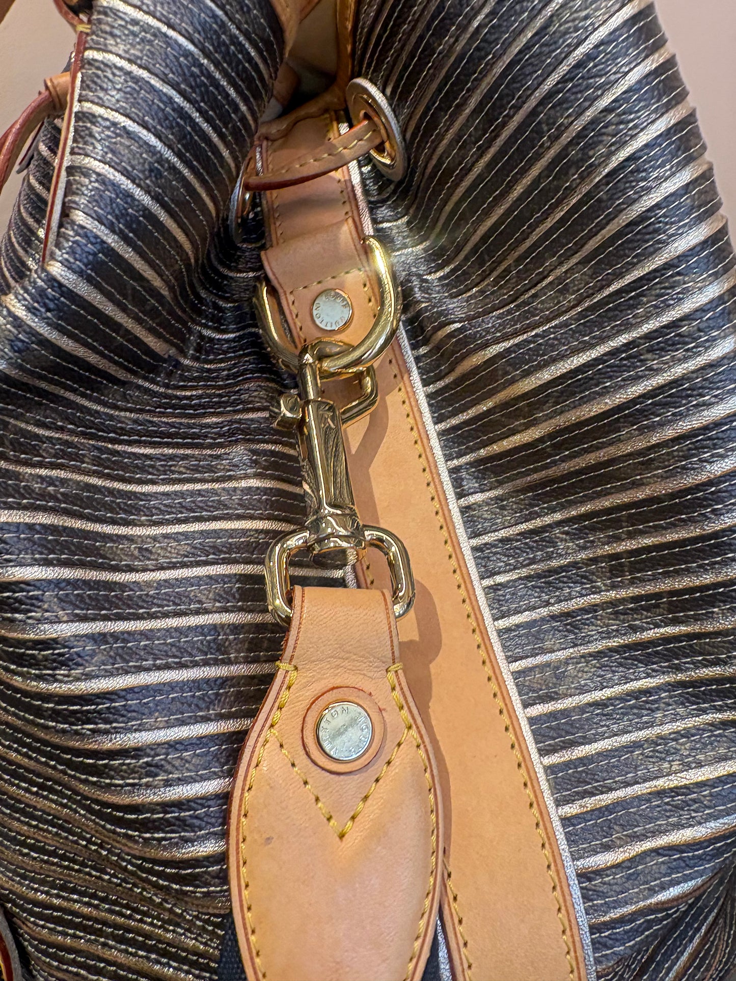 Louis Vuitton Borsa a Secchiello Eden Neo Monogram Argento Lim. Edition 2010