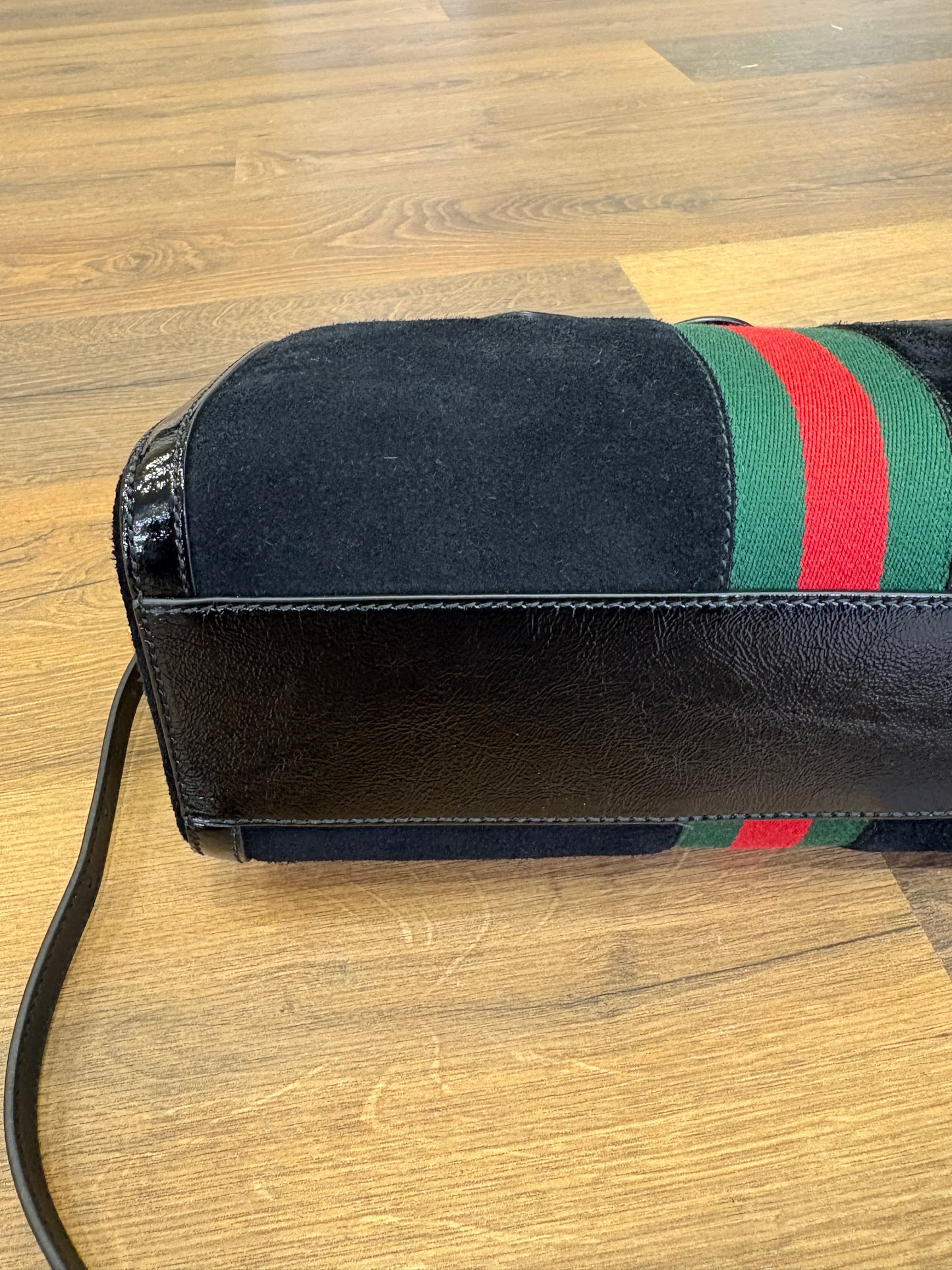 Borsa Bauletto Gucci Ophidia Medium in Pelle Scamosciata e Vernice. Nuovo