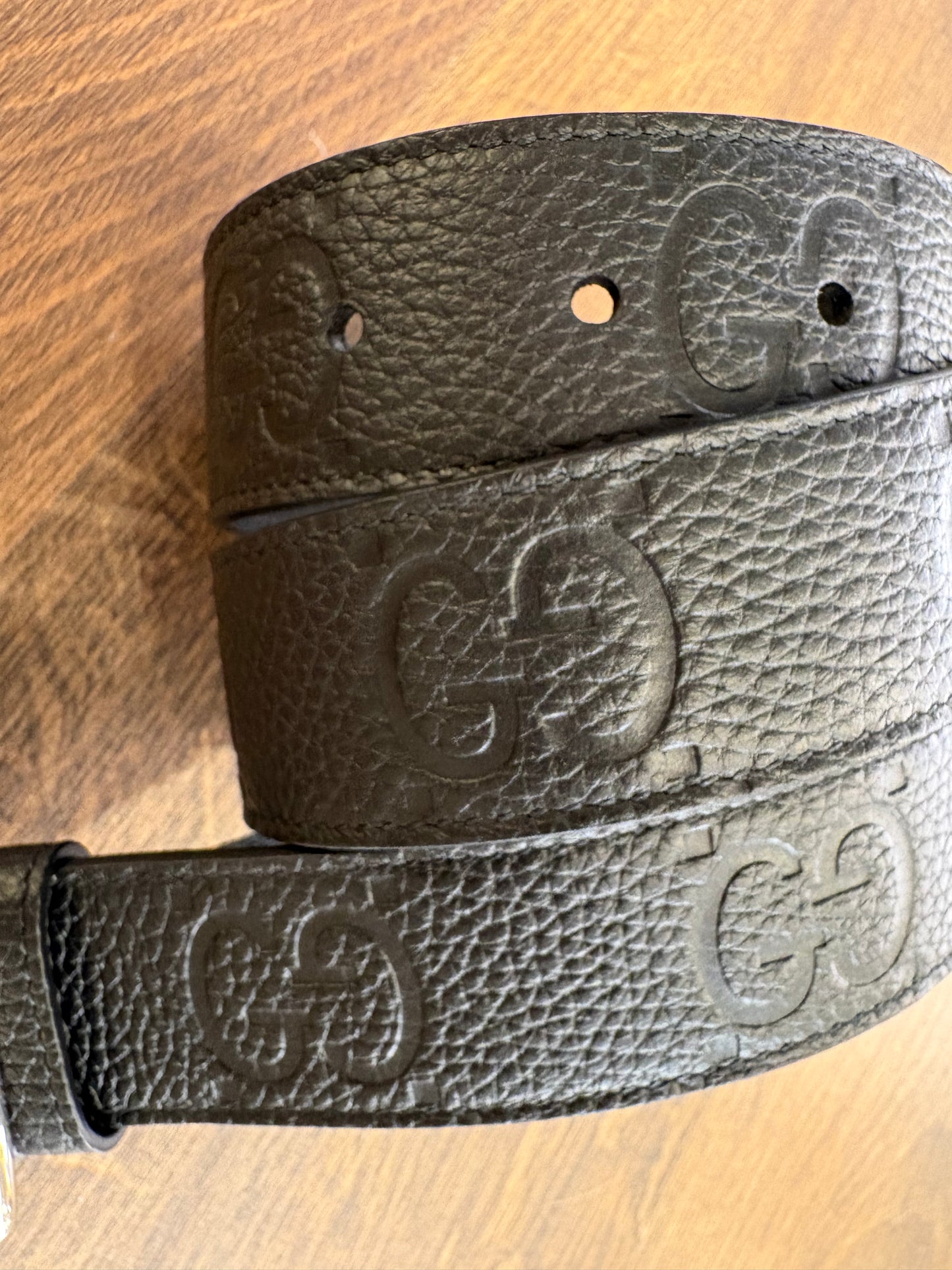 Gucci Cintura da uomo ( anche unisex )con motivo GG in rilievo e fibbia squadrata mis. 80. Nuovo