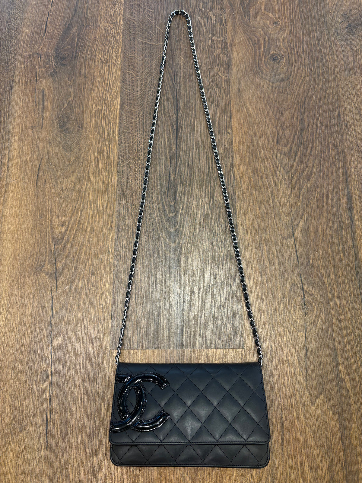 Chanel  Wallet on Chain (WOC) Cambon in Pelle di Vitello Trapuntata Nera Metallo Argento