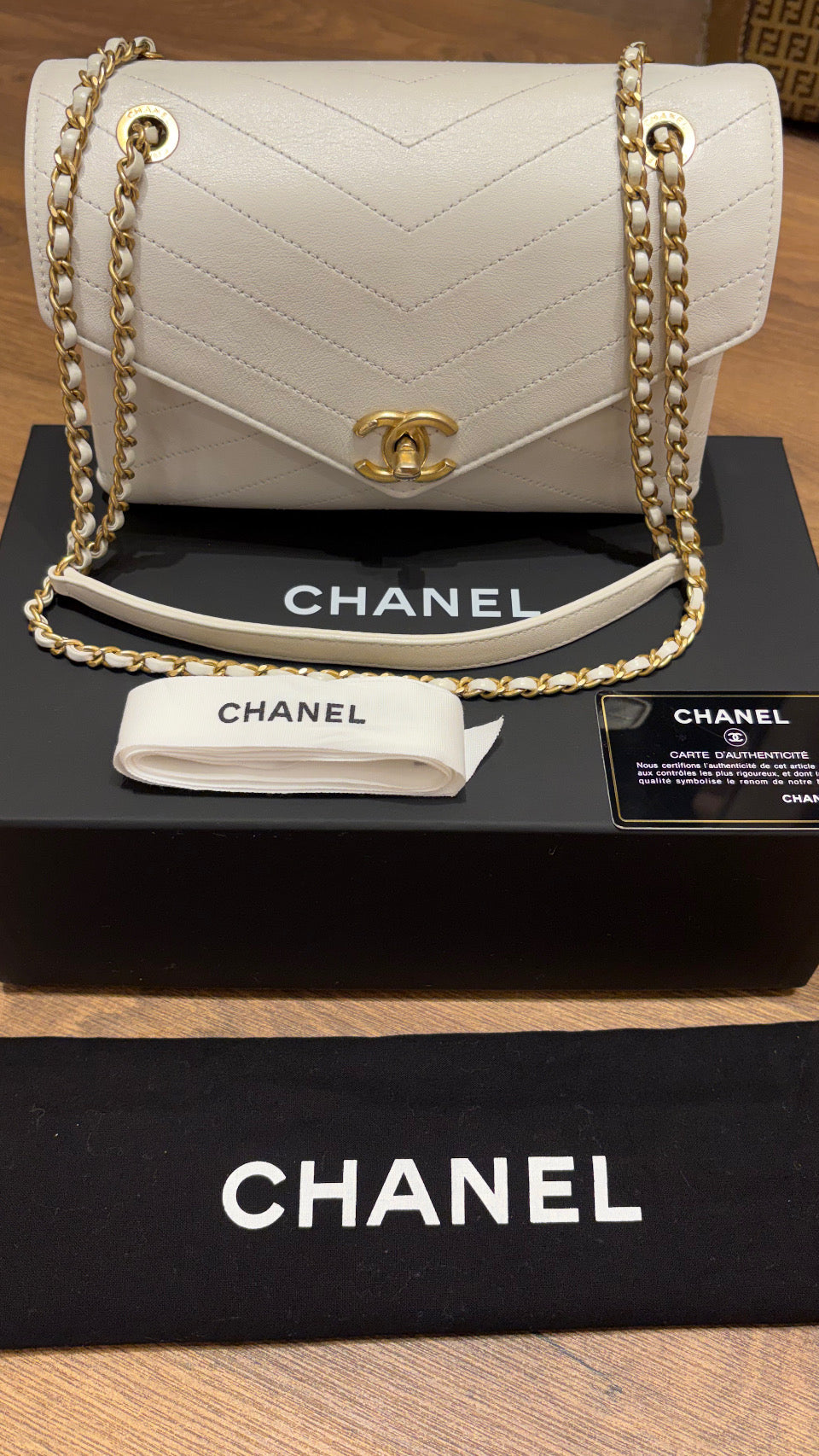 Chanel Triple Compartment in pelle bianca