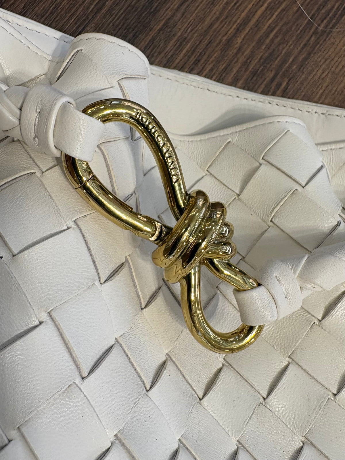 Bottega Veneta Andiamo Bucket piccola avorio . Nuovo