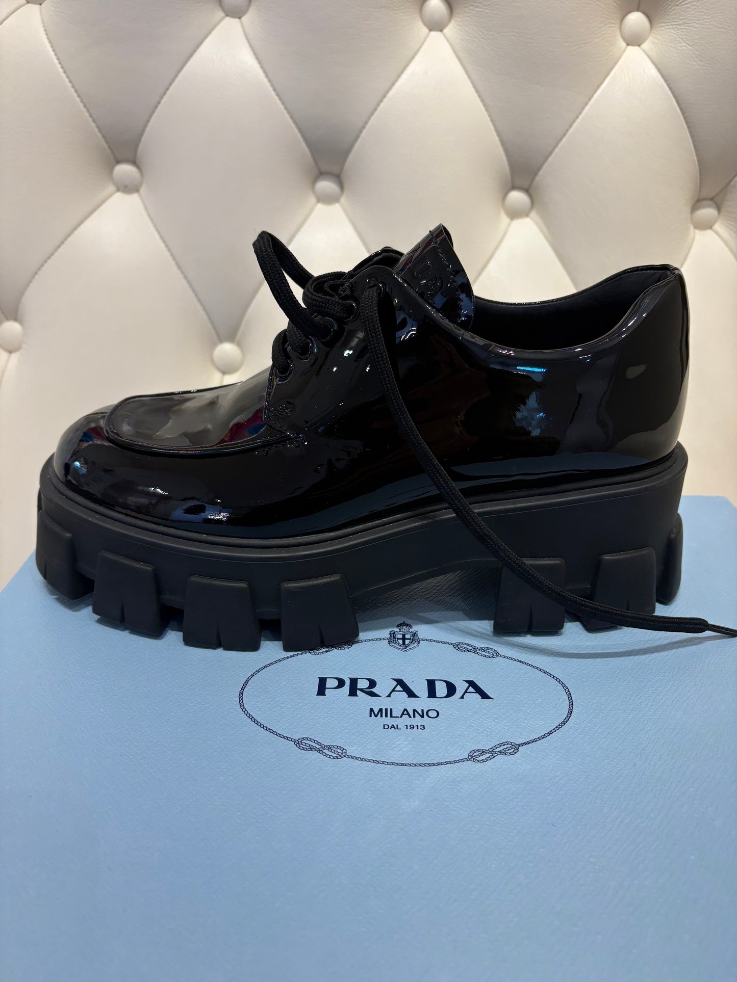 Prada mocassini Monolith stringati vernice 38