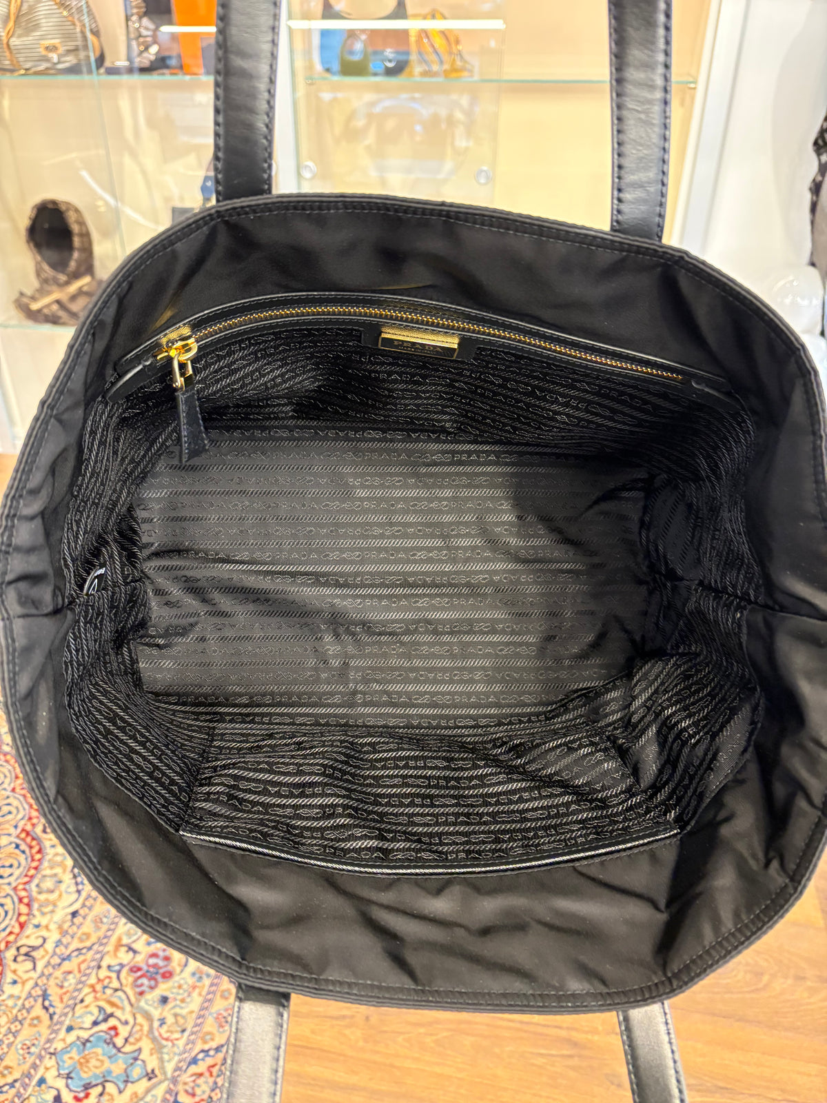 Prada Borsa Shopping  Re-Edition 1978 in Re-Nylon e Pelle Saffiano. Nuovo