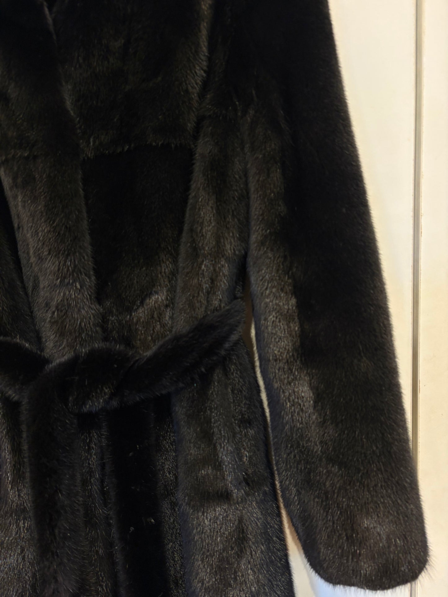 Visone nero con spacchi e cintura in vita 42