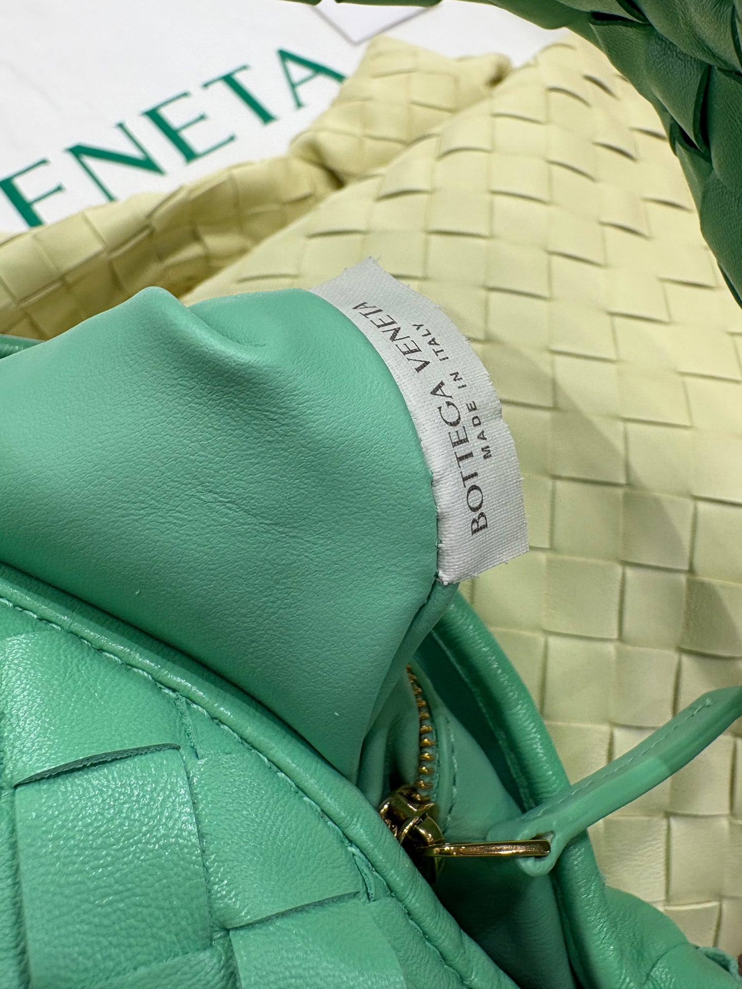 Bottega Veneta Hop in pelle intrecciata verde menta