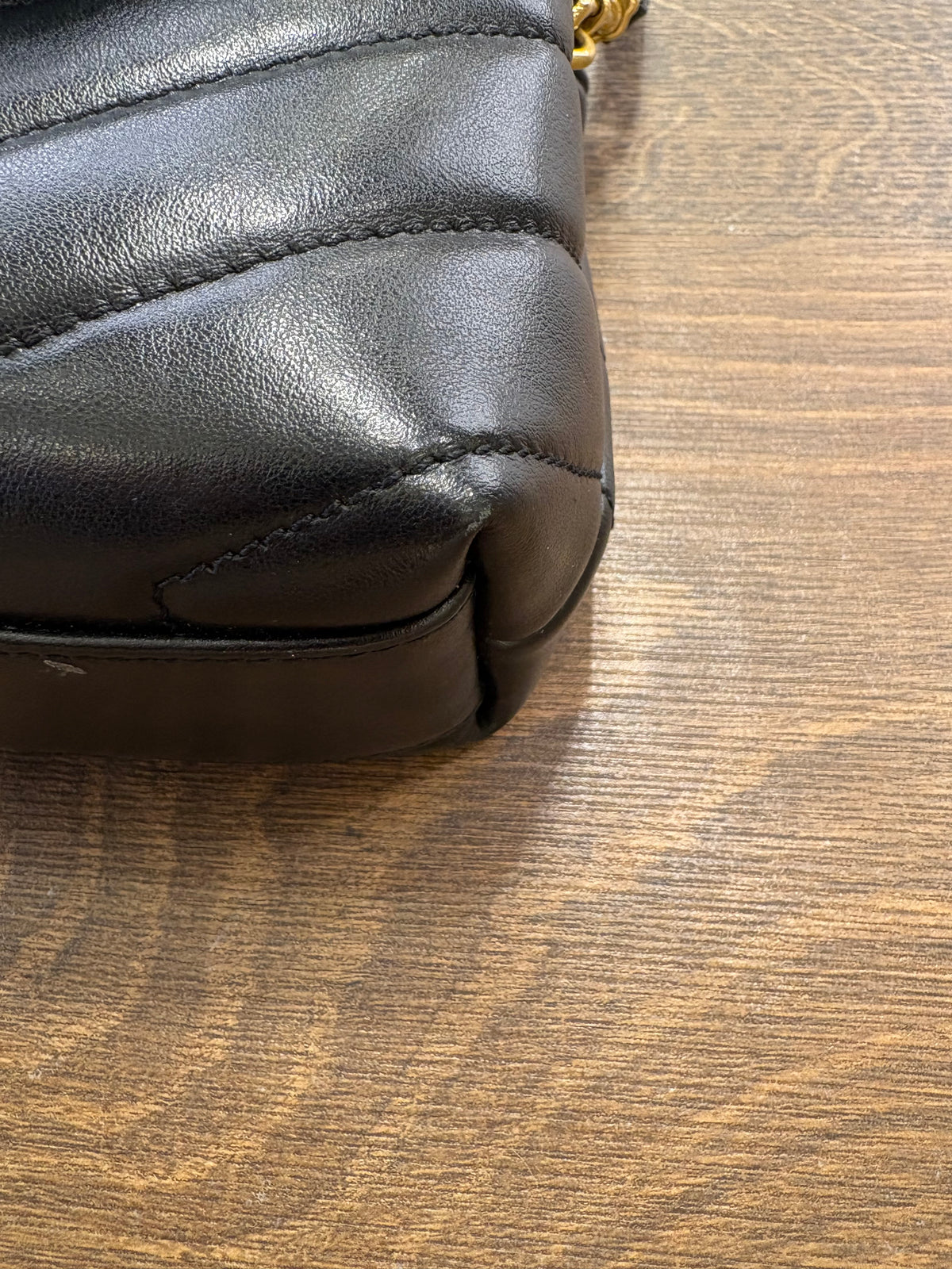 Saint Laurent Loulou Toy/Mini d'Archivio in Pelle Matelassé Nera con Hardware Dorato