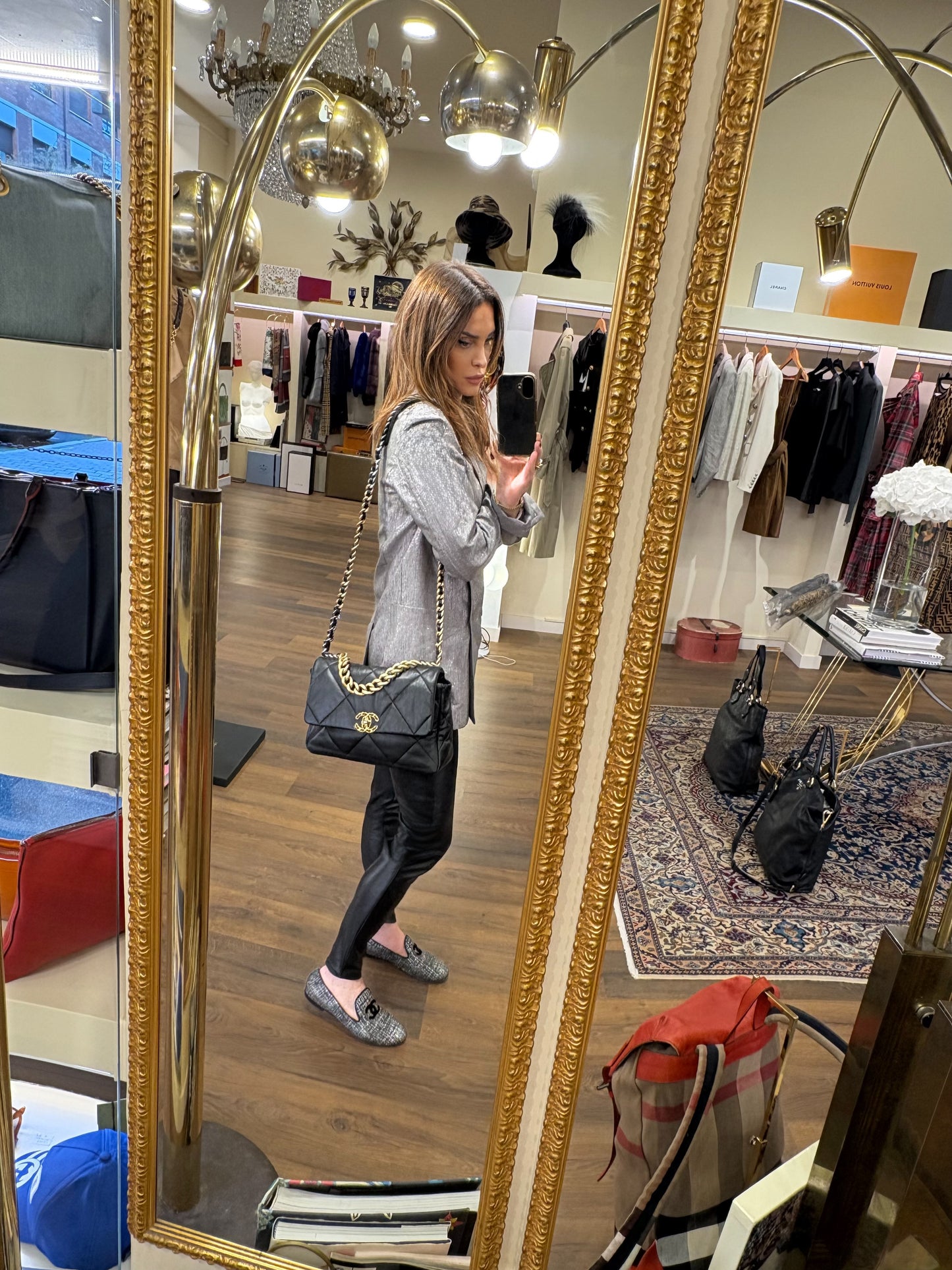 Borsa Chanel 19 Large Pelle d'Agnello Nera con Hardware Silver Gold