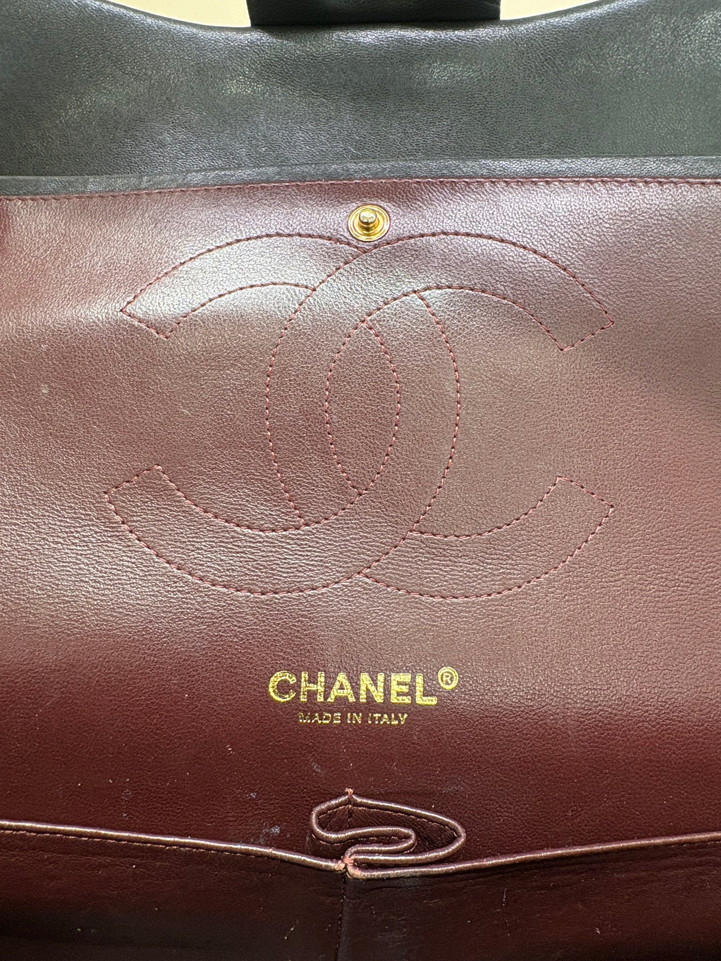Chanel Classic Double Flap Jumbo 30 cm Pelle di Agnello Nera con Hardware Dorato