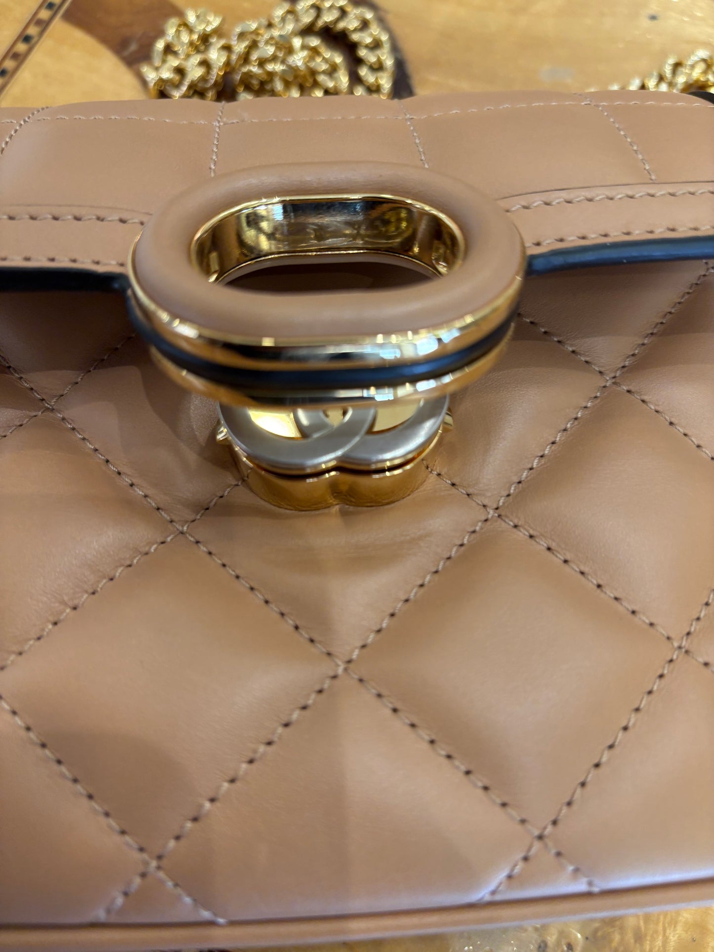 Borsa a Spalla Mini Gucci Deco in Pelle Matelassé Rose Beige