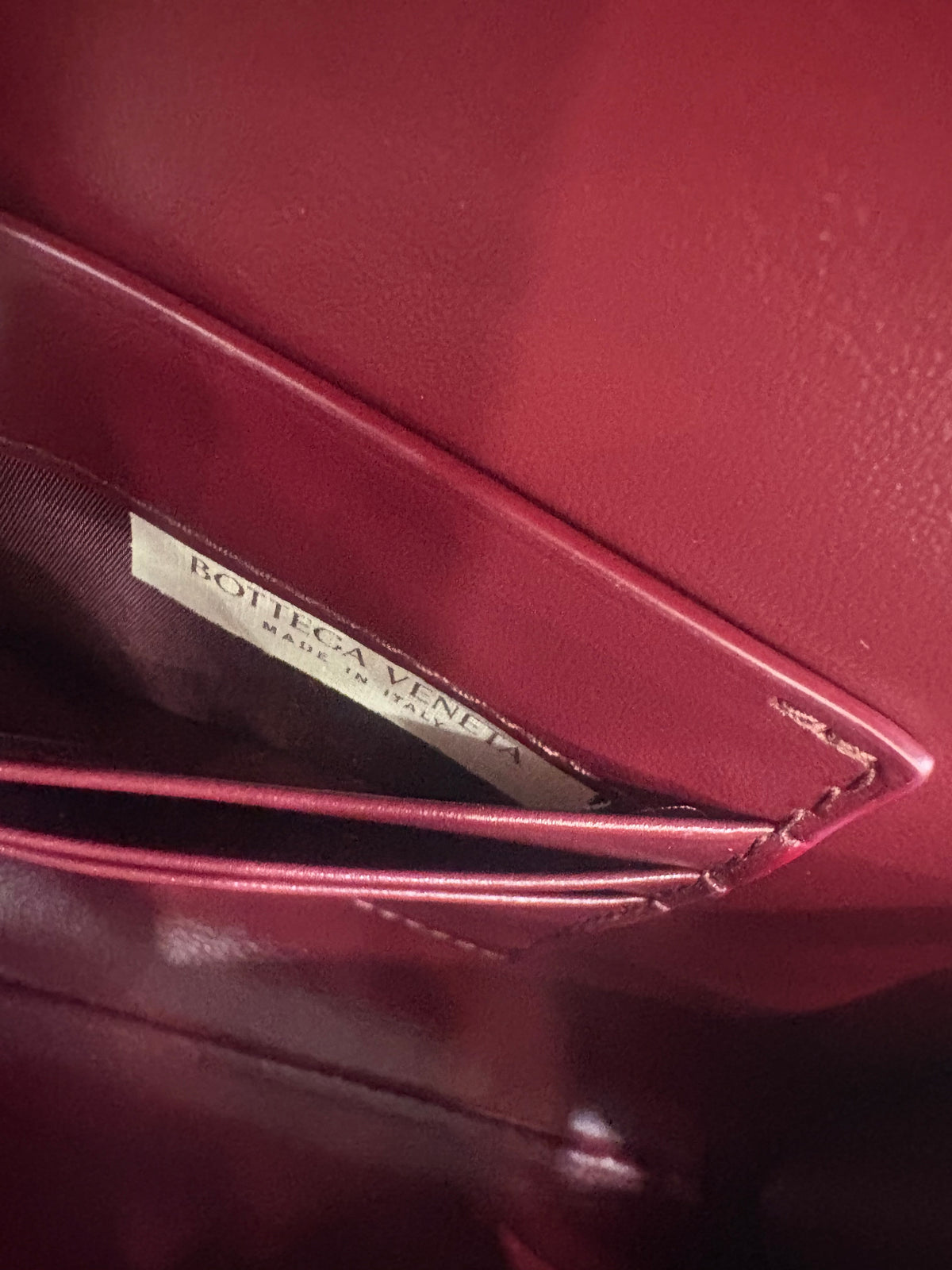 Bottega Veneta Andiamo Clutch Barolo. Nuovo