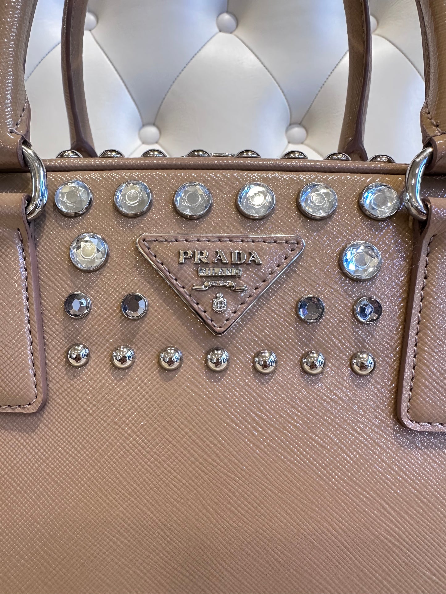 Prada borsa Pyramid in saffiano e cristalli